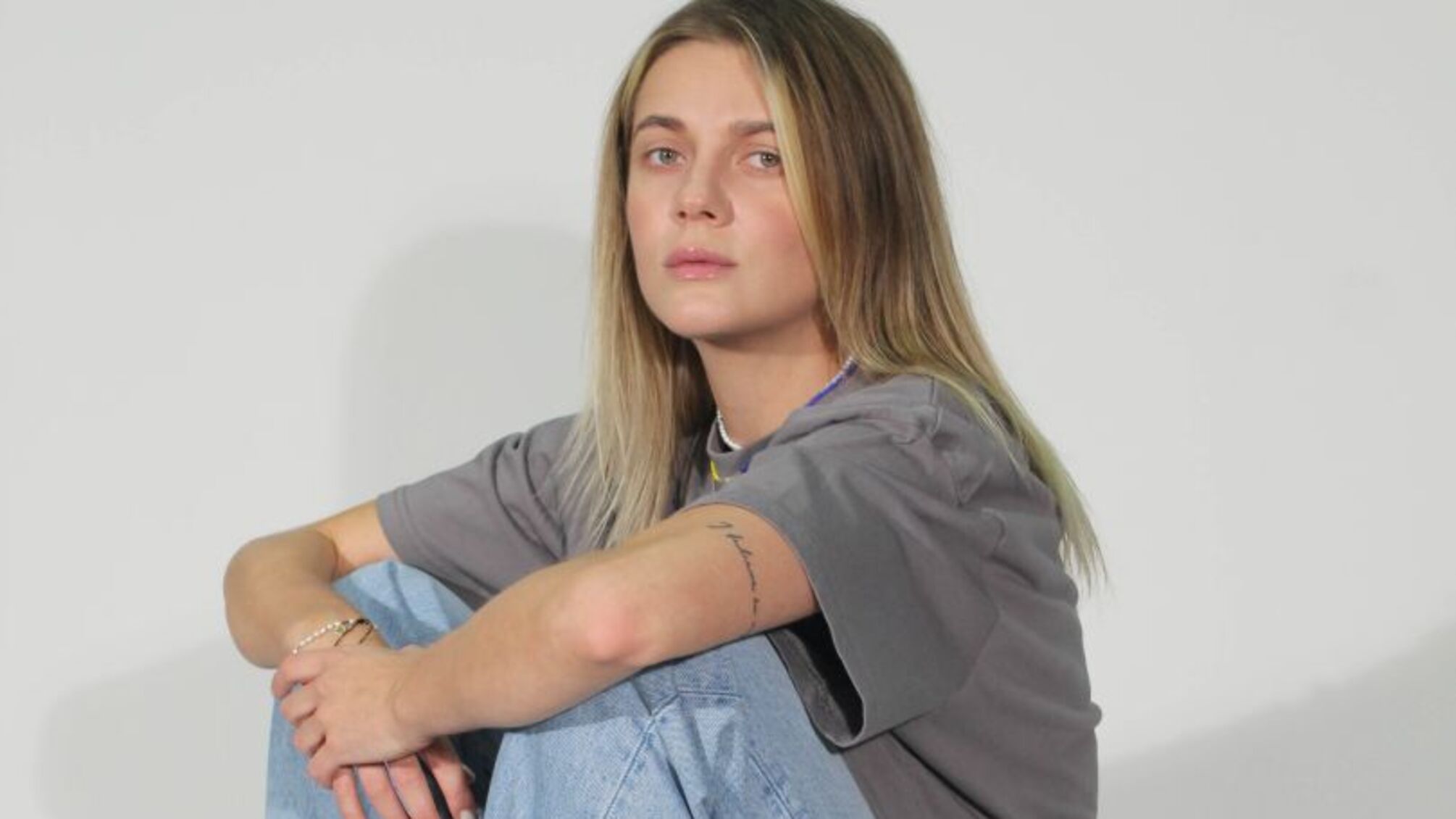 Співачка KOLA