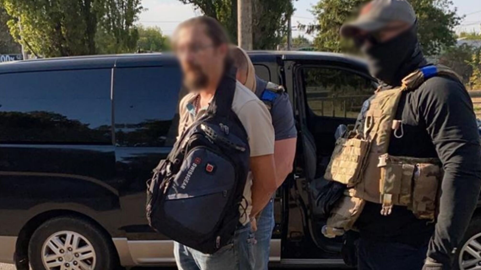 Торговал оружием и снарядами: в Херсоне задержали батюшку из УПЦ МП
