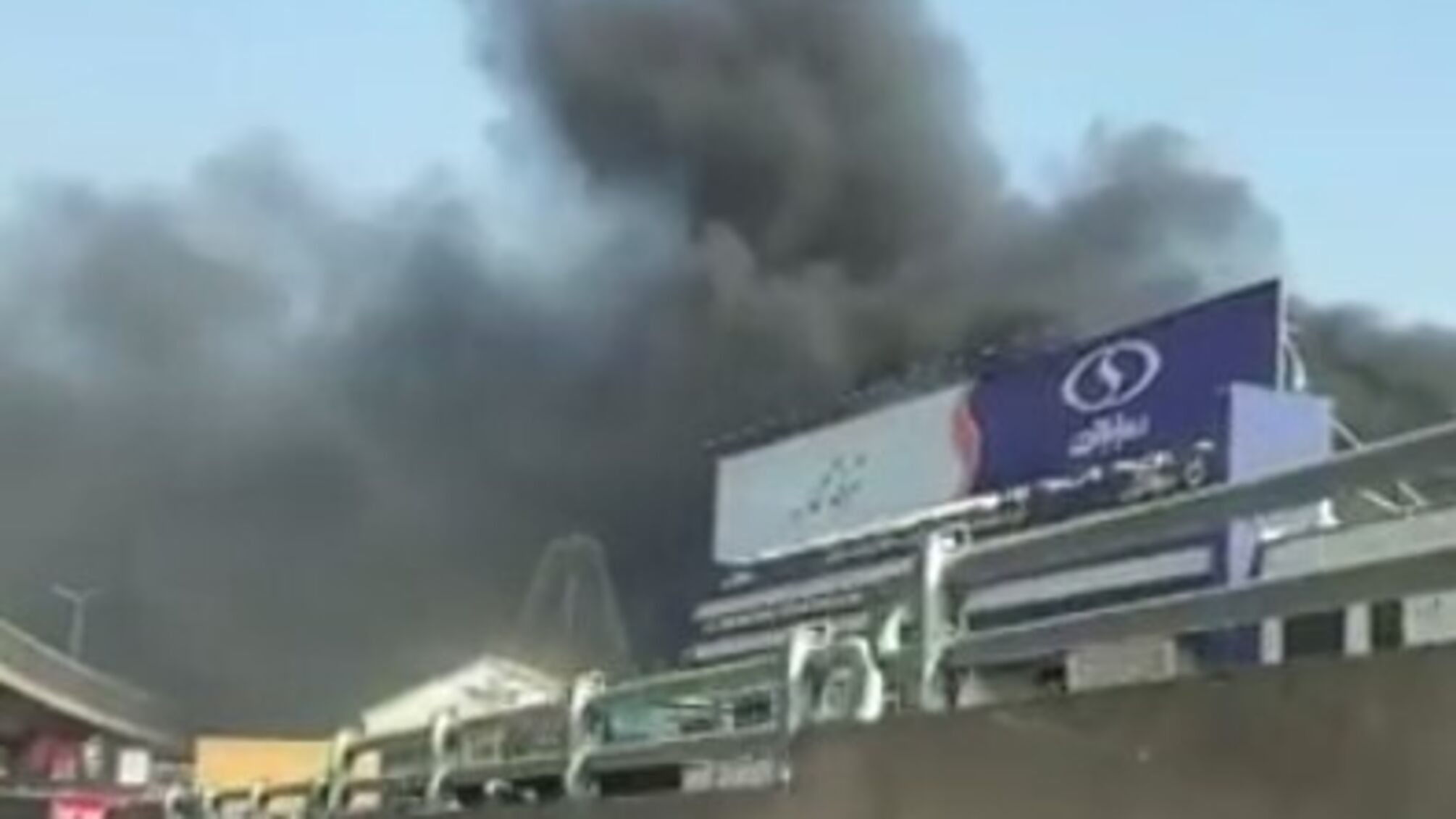 В Иране горит завод боеприпасов: фото мощного пожара