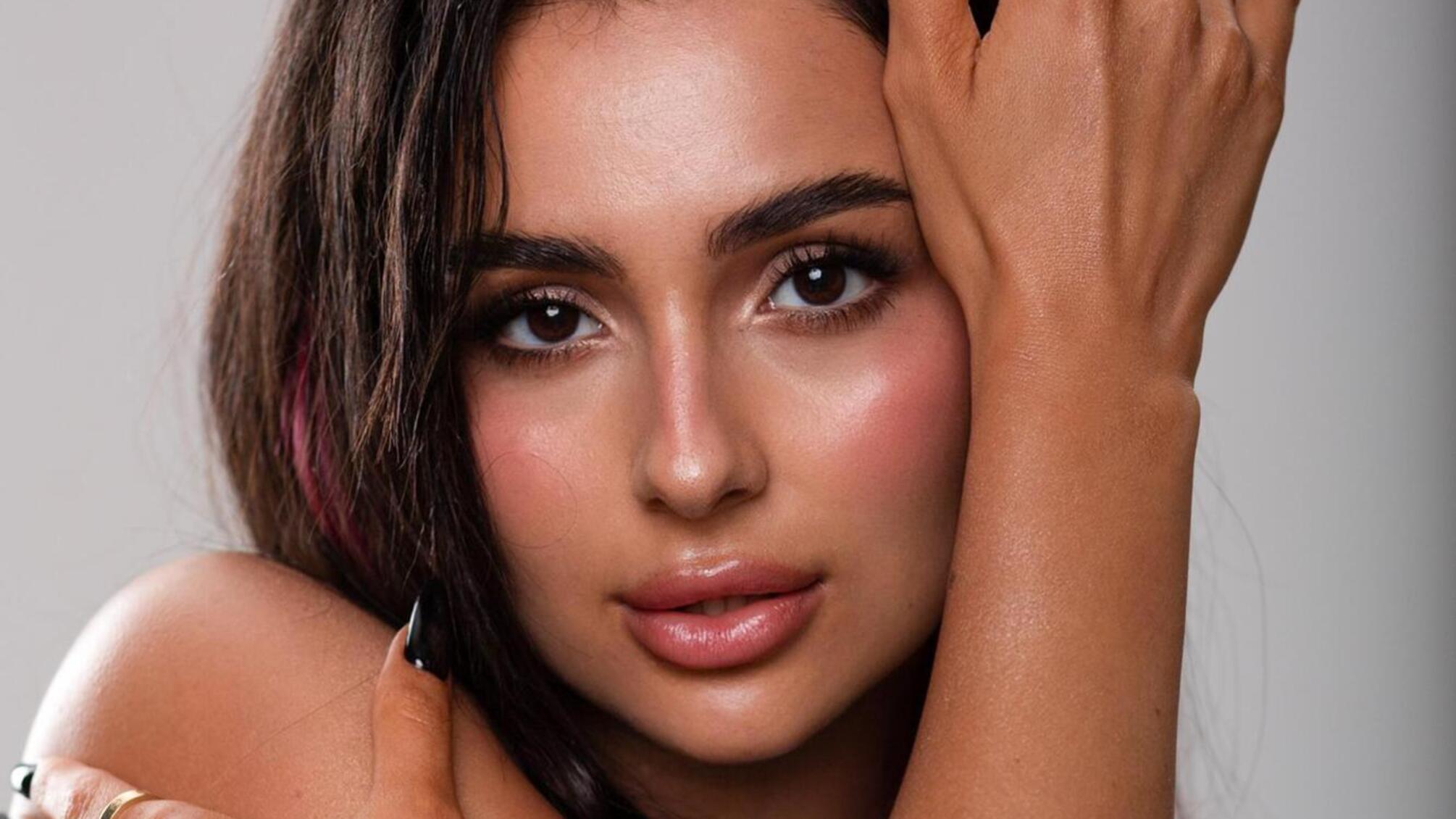 Справжня гаряча пристрасть у новому кліпі Анни Трінчер