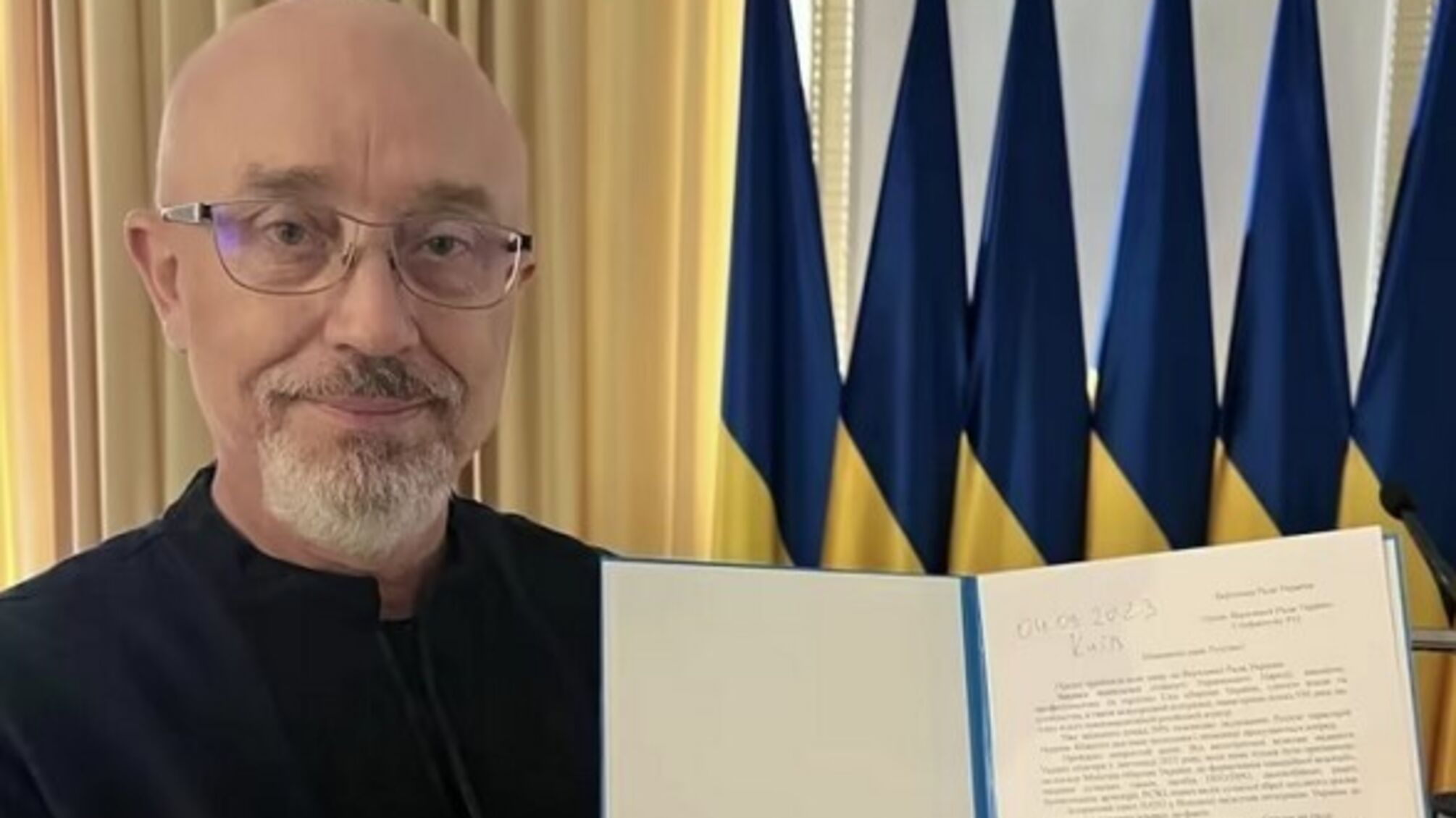 Министр обороны Резников подал в отставку (заявление)