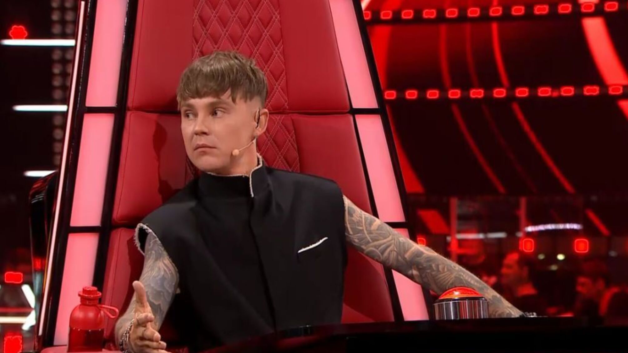 Про те як розпочинав свою кар'єру Півоваров розповів під час зйомок шоу Голос