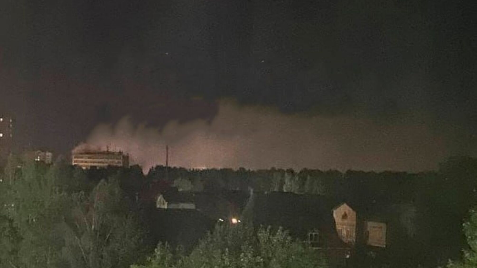 Тревожная ночь в Брянске: БПЛА совершил 'горящую посадку' на одном из крупнейших предприятий россии