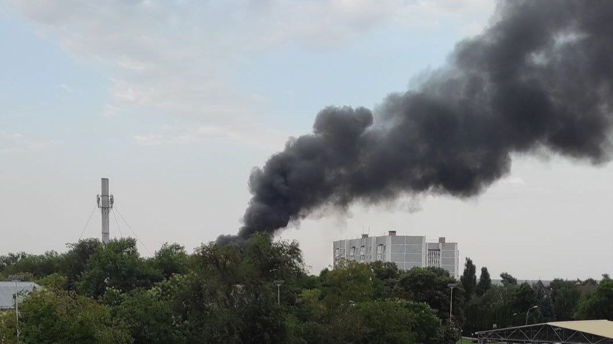 У Сімферополі палає військова база росіян