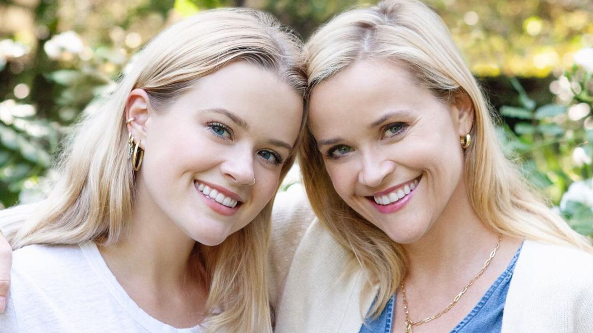 Різ Візерспун сфотографувалась із 24-річною донькою копією