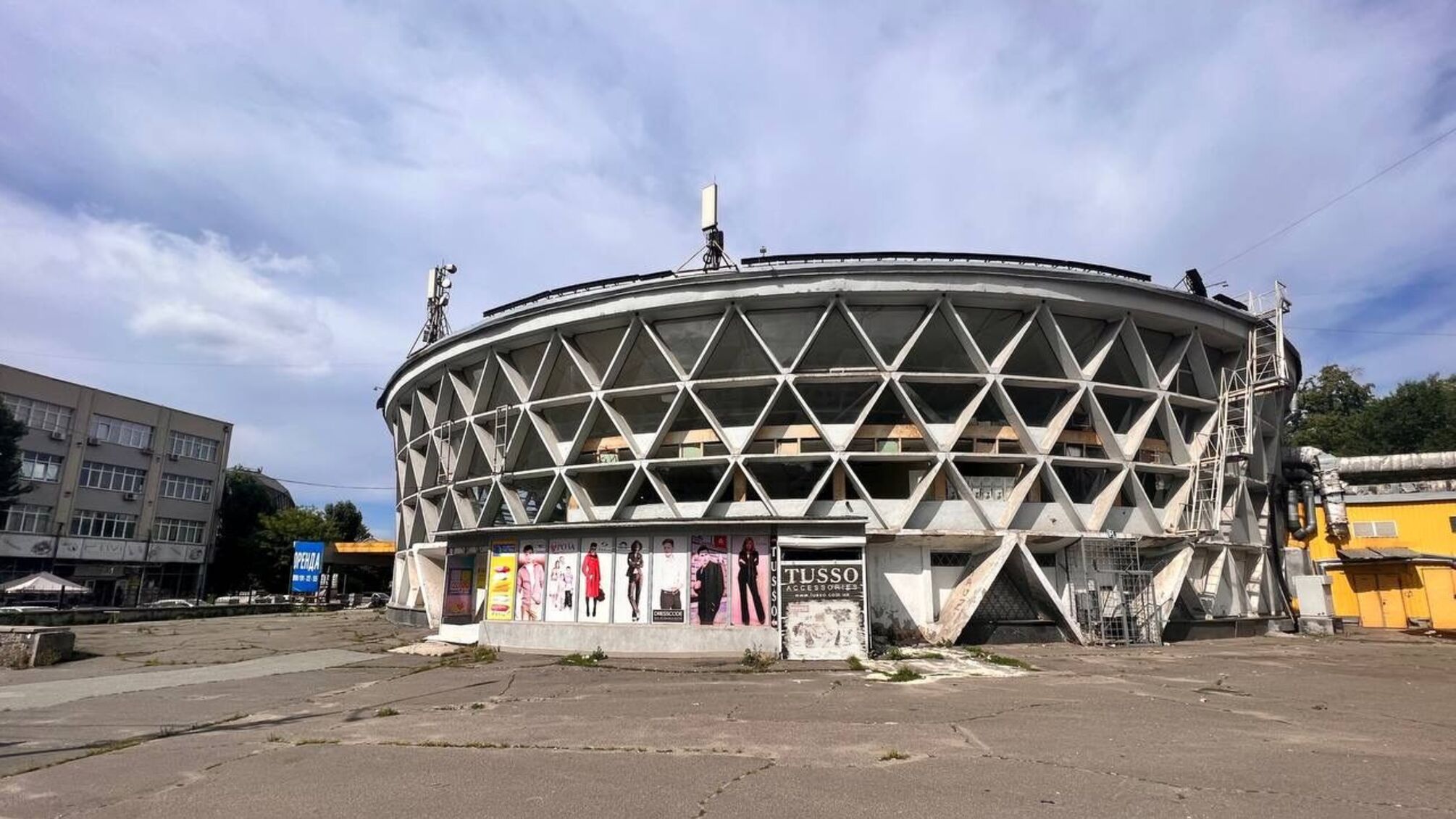 В Киеве на Соломенке хотят продать и реконструировать уникальное здание