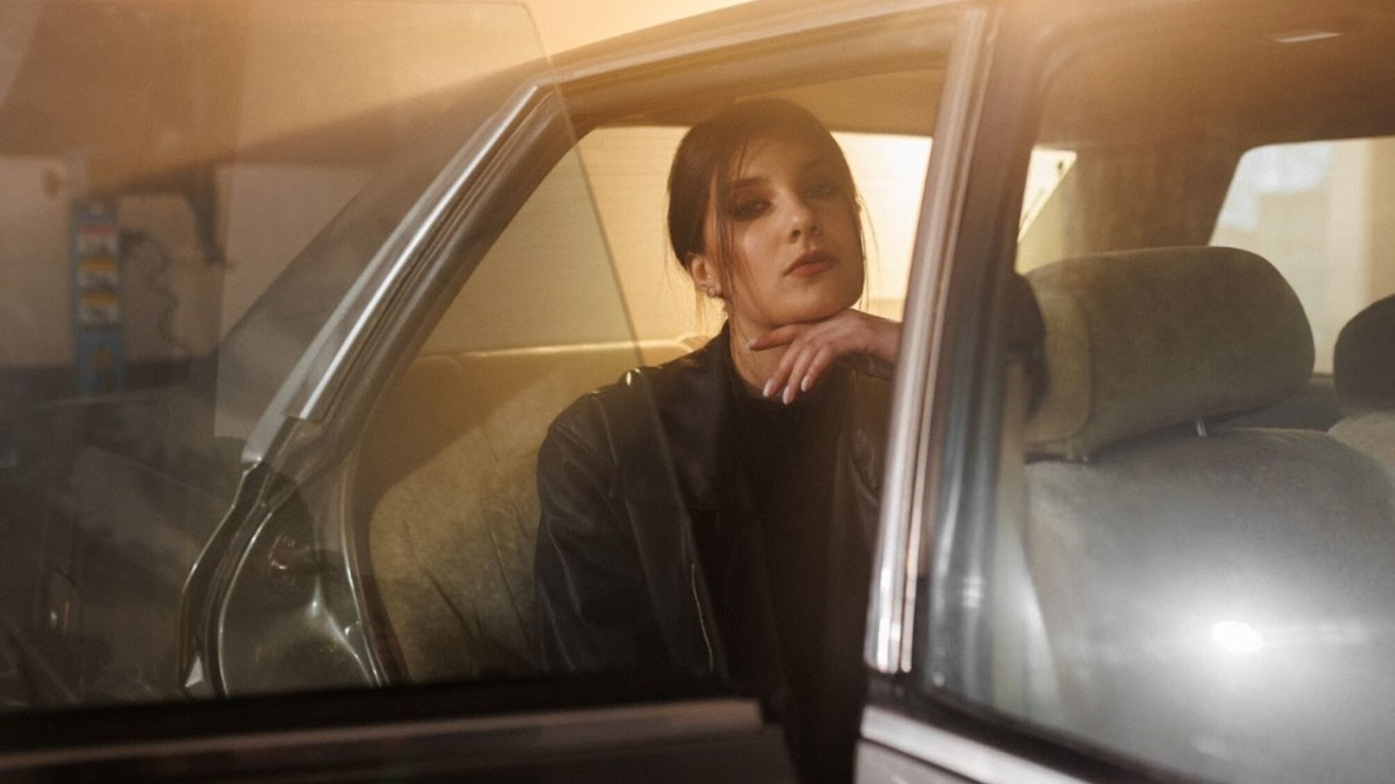 Нова пісня про вольову жінку, яка не хоче вірити у зраду