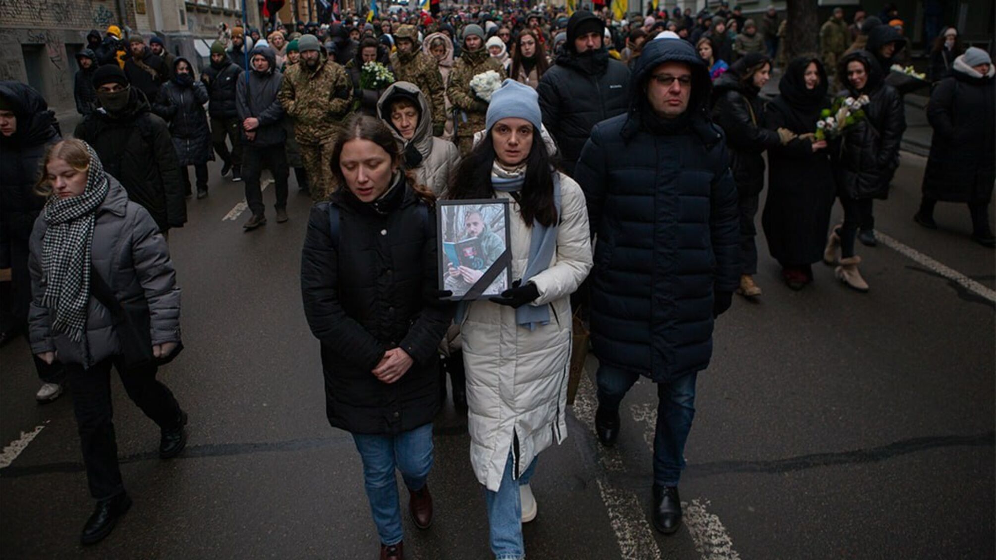 У Києві відбулося прощання з поетом та військовим Максимом «Далі» Кривцовим