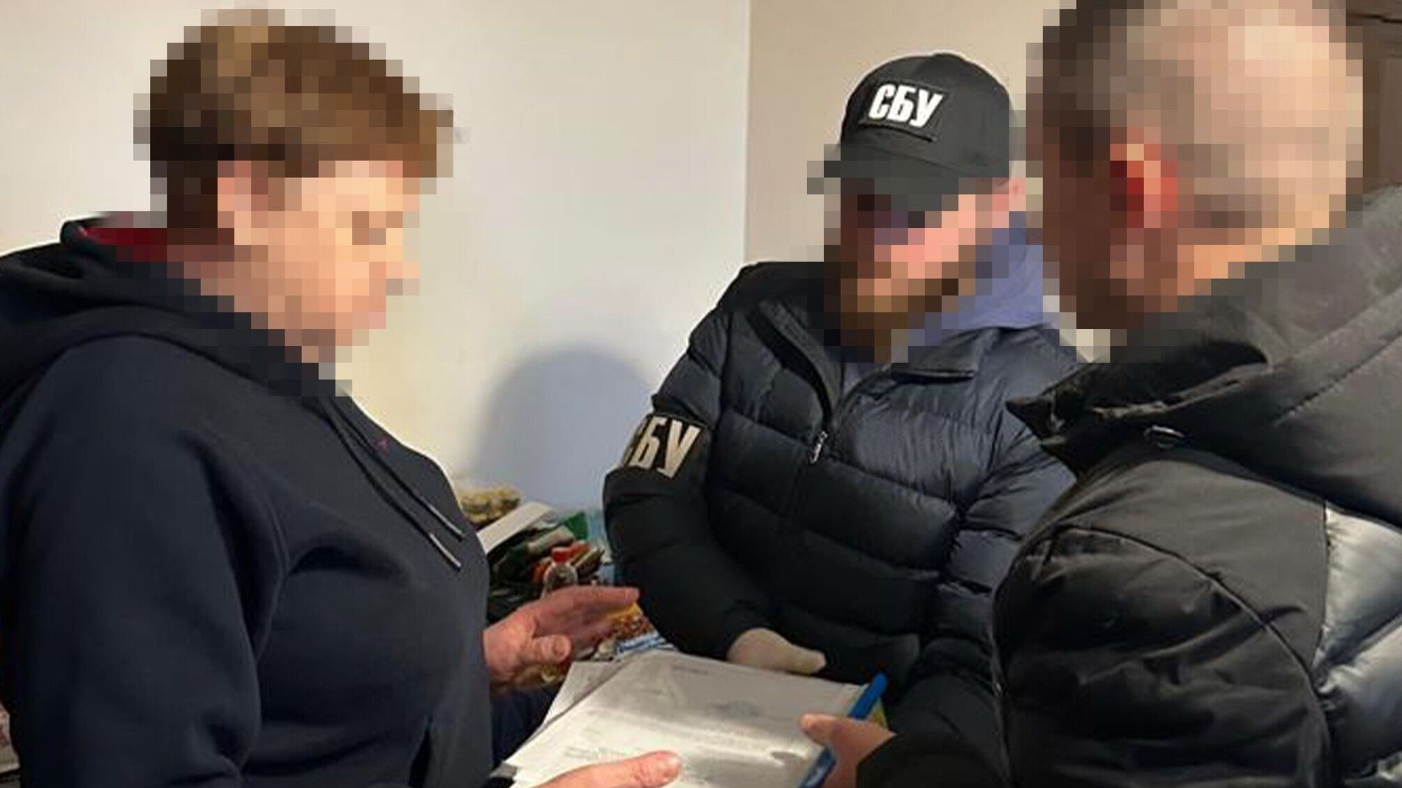 Отдала оккупантам 24 'скорых' для депортации украинских детей в рф: СБУ задержала чиновницу-предательницу