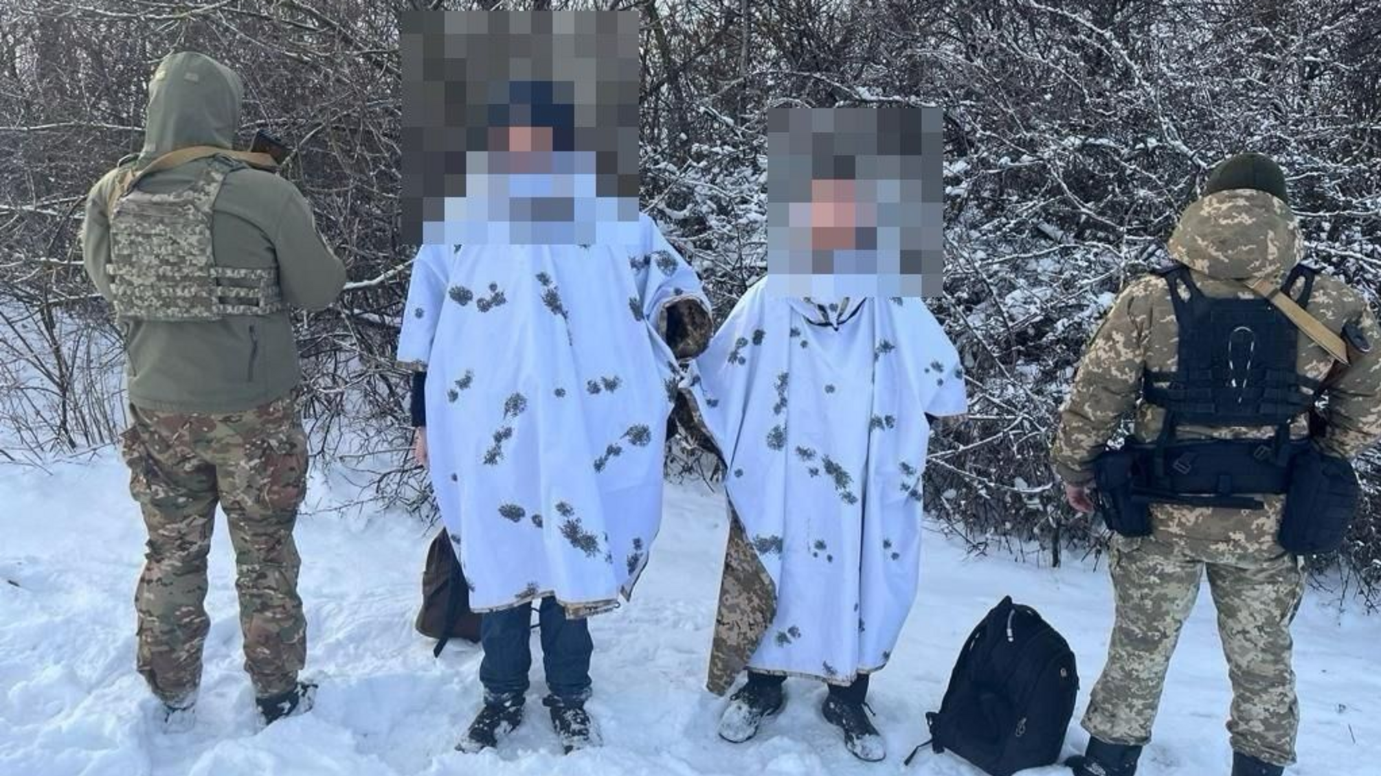 На Одещині двоє чоловіків у камуфляжних халатах намагались незаконно перетнути кордон