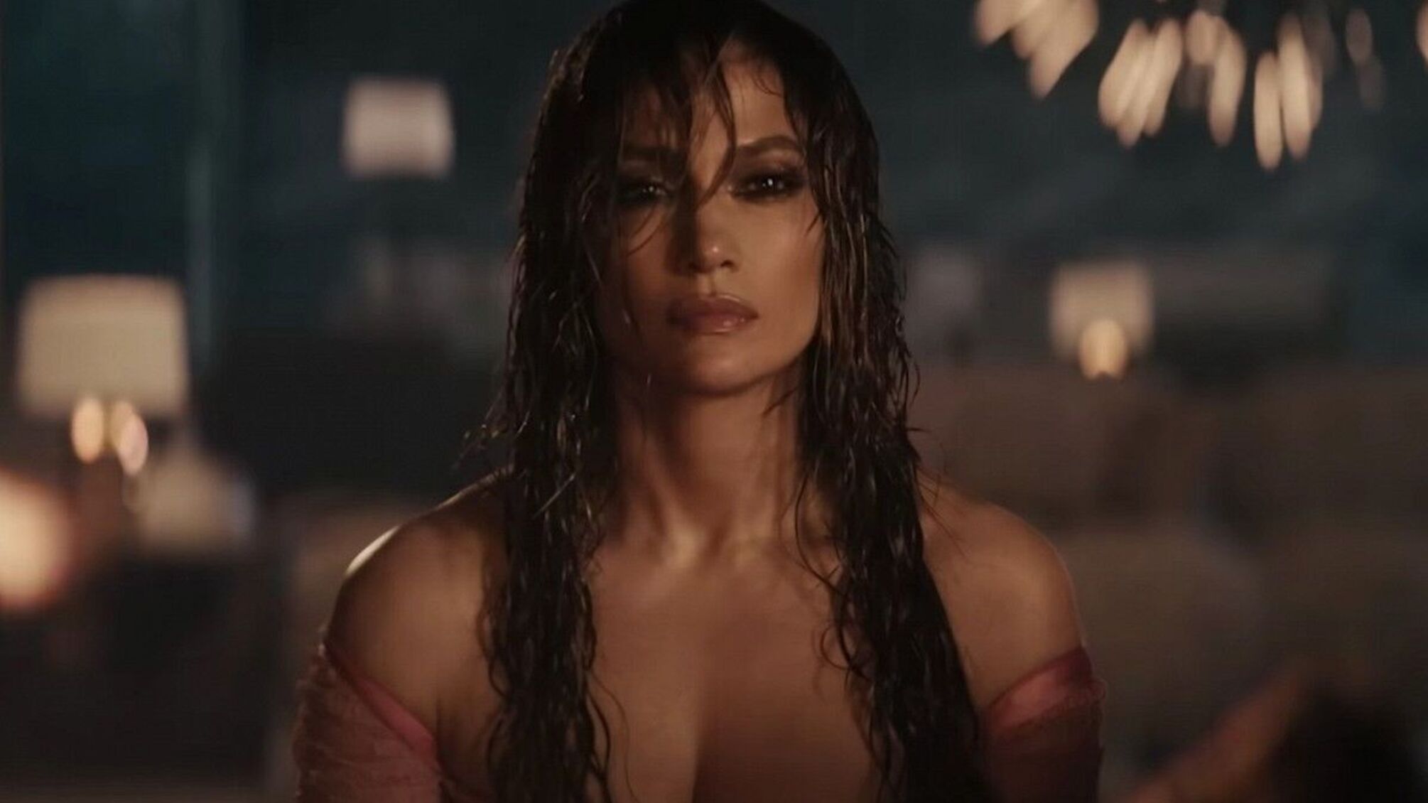 Дивовижна Дженніфер Лопес вражає не лише яскравою музикою, але й екстравагантним кіномистецтвом