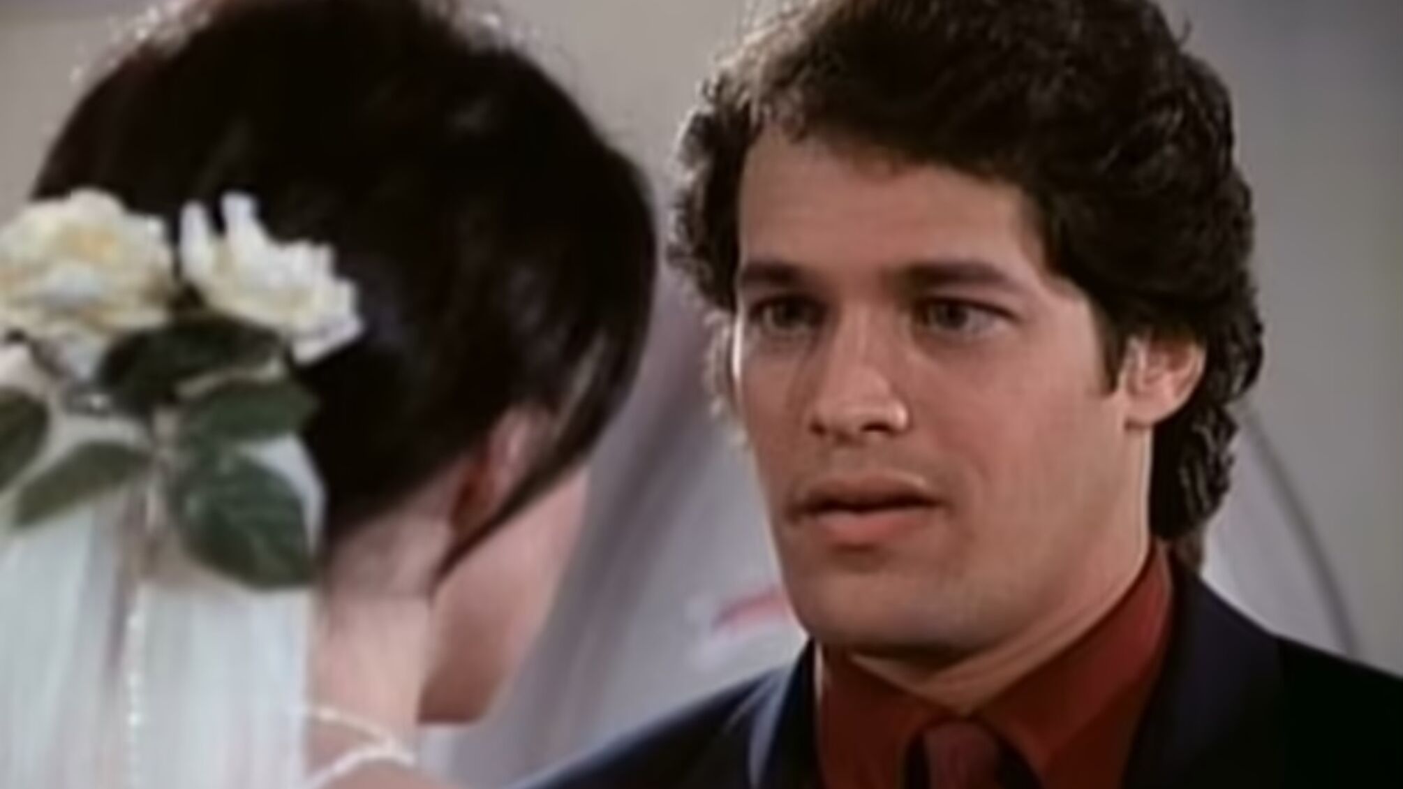 Умер актер, игравший жениха Бренды Уолш в сериале 'Беверли-Хиллз, 90210'