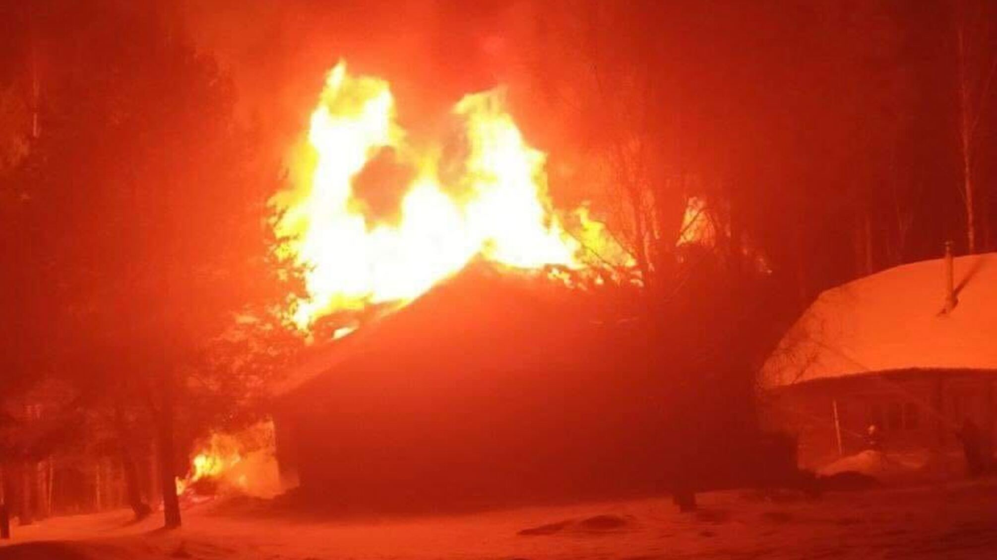 В Черниговской области сгорел загородный дом бизнесмена Мазепы (фото)
