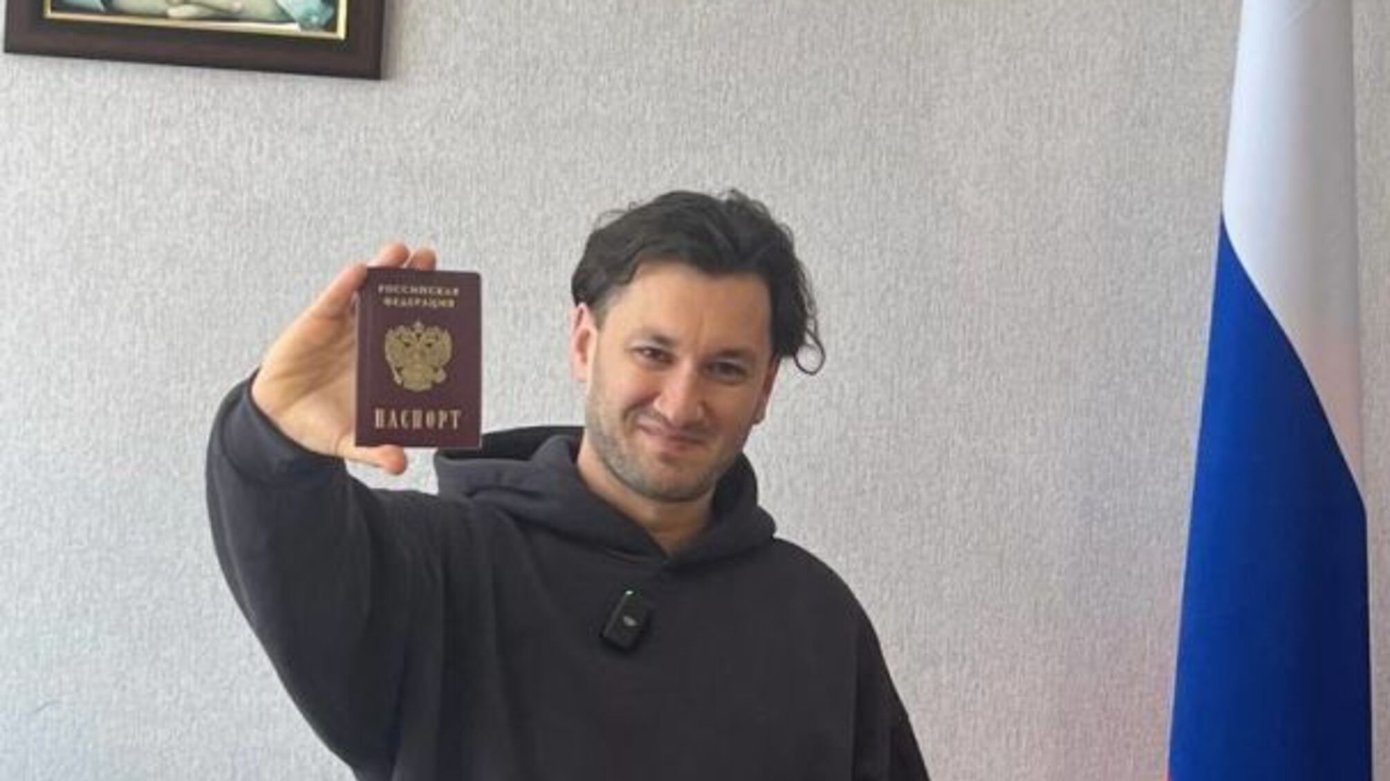 Предатель Бардаш сменил имя и похвастался российским паспортом под портретом путина