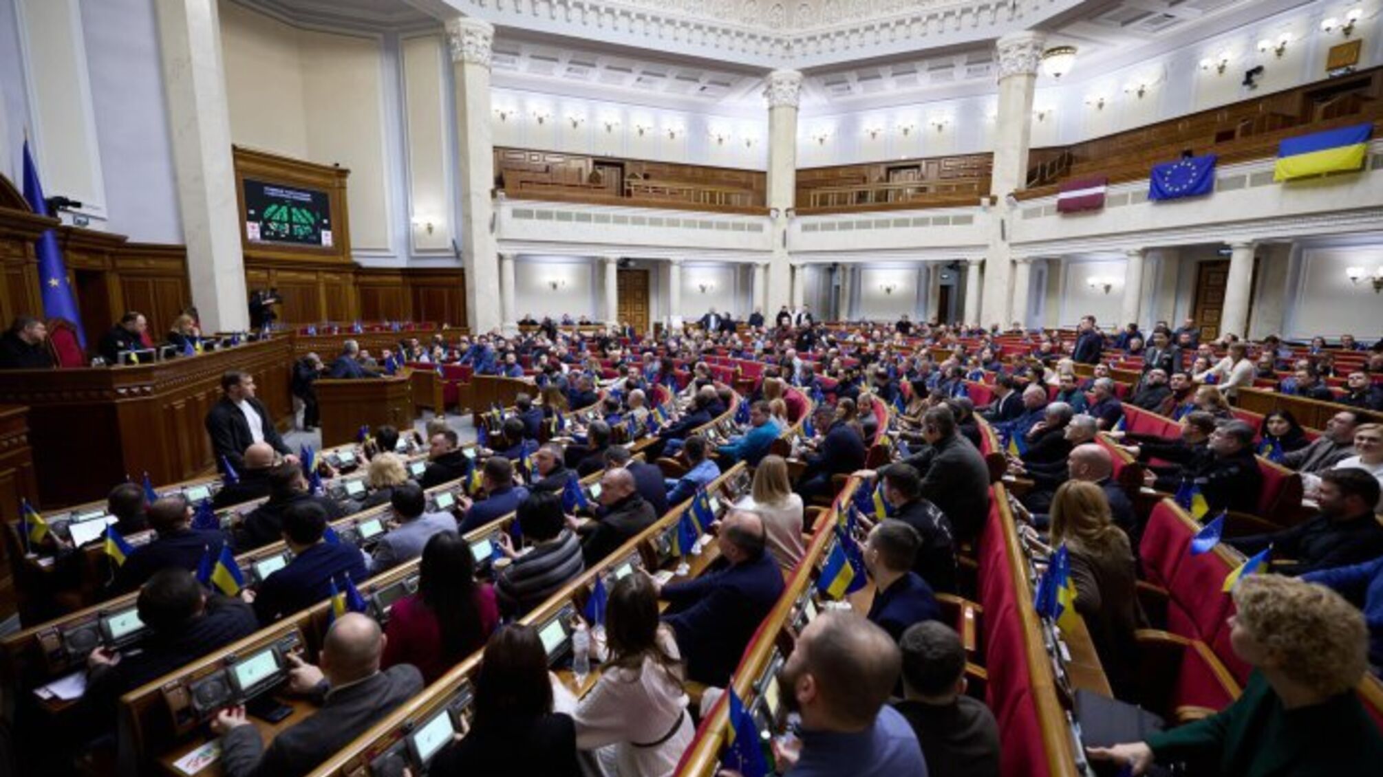 Парламентська криза: 17 'слуг народу' написали заяви на складання мандату