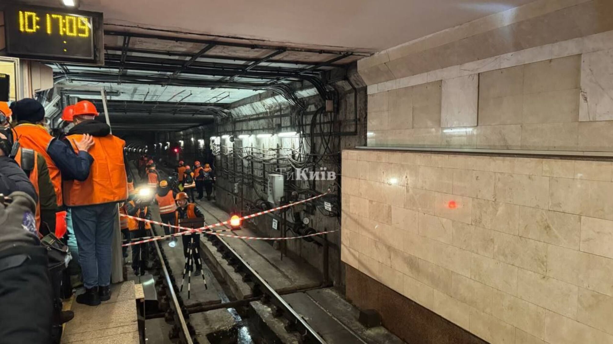 Экспертиза говорит, что станции подтапливает, а земля проваливается