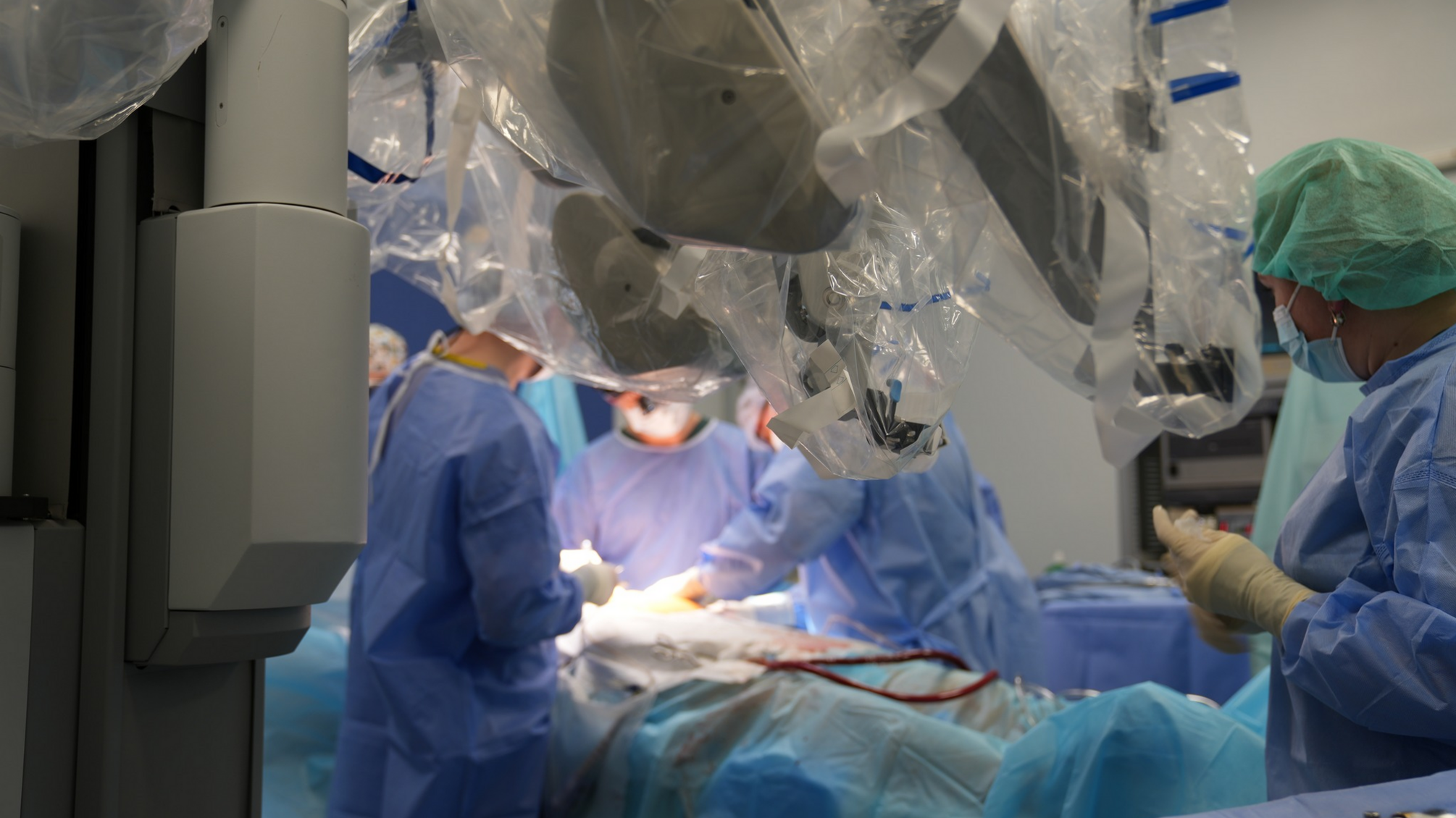 В Україні виконали першу операцію на серці з допомогою робота