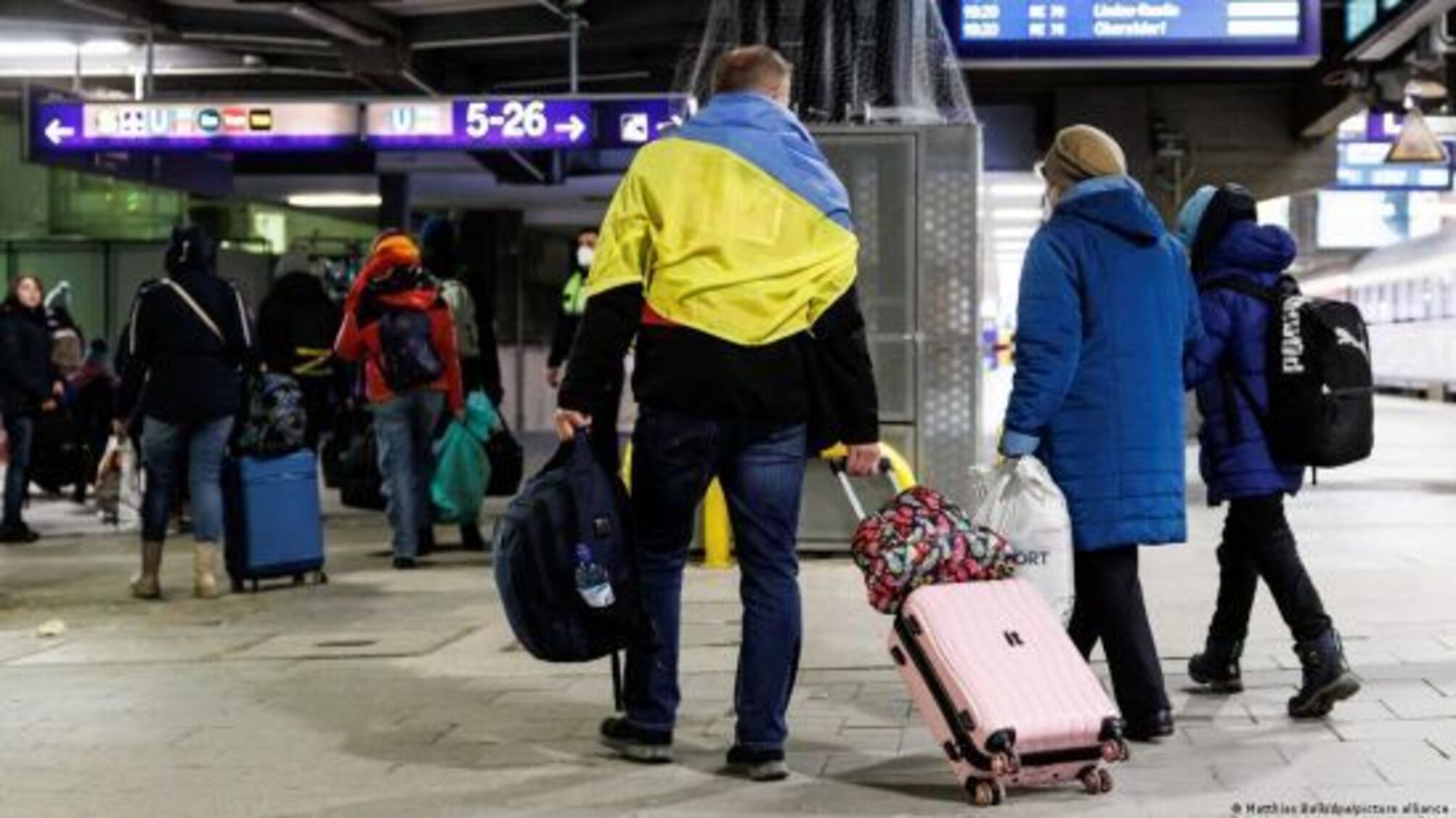 Украинских беженцев хотят возвращать из Нидерландов домой