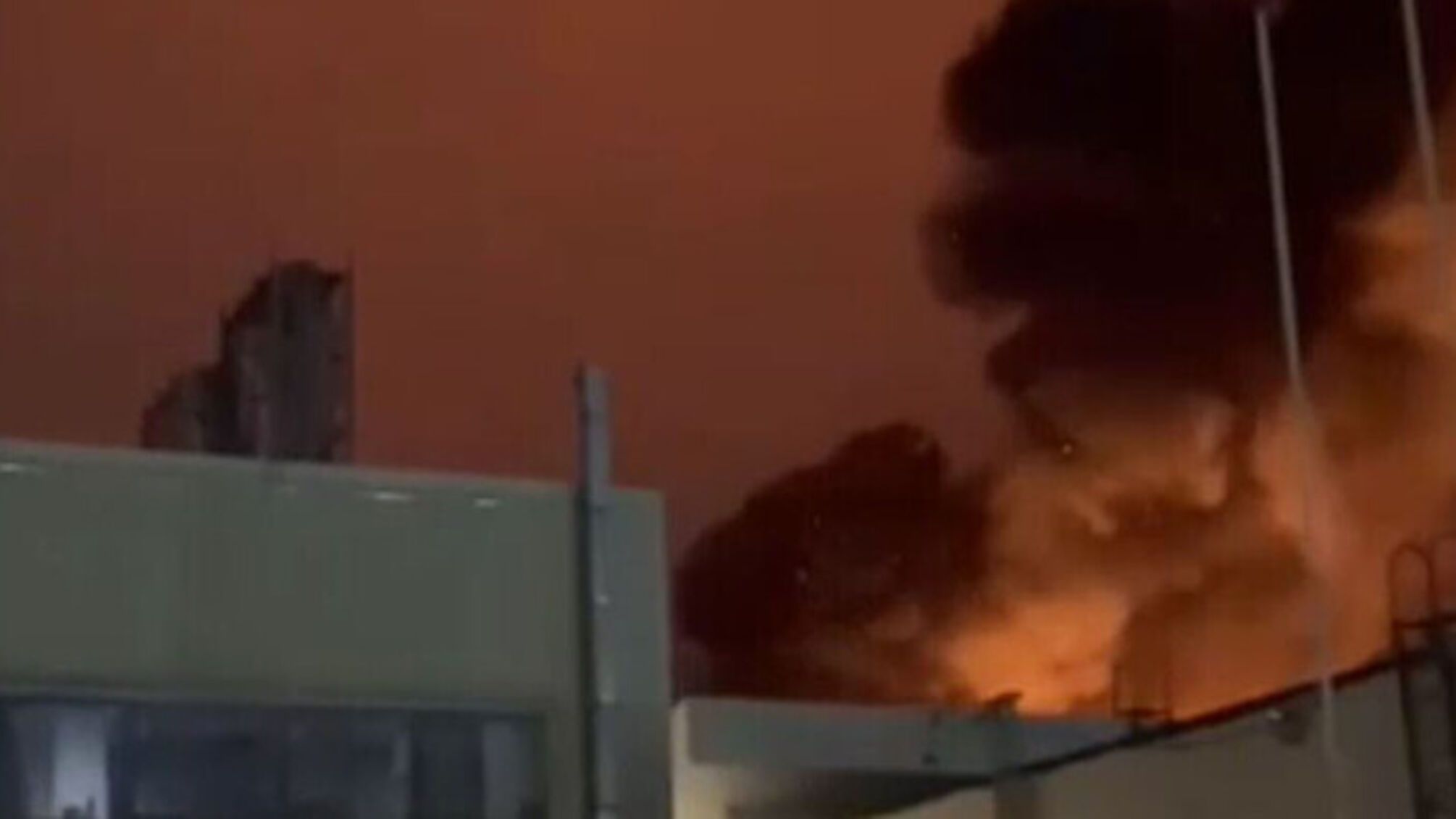 Дрон ГУР атаковал нефтеперерабатывающий завод в Санкт-Петербурге