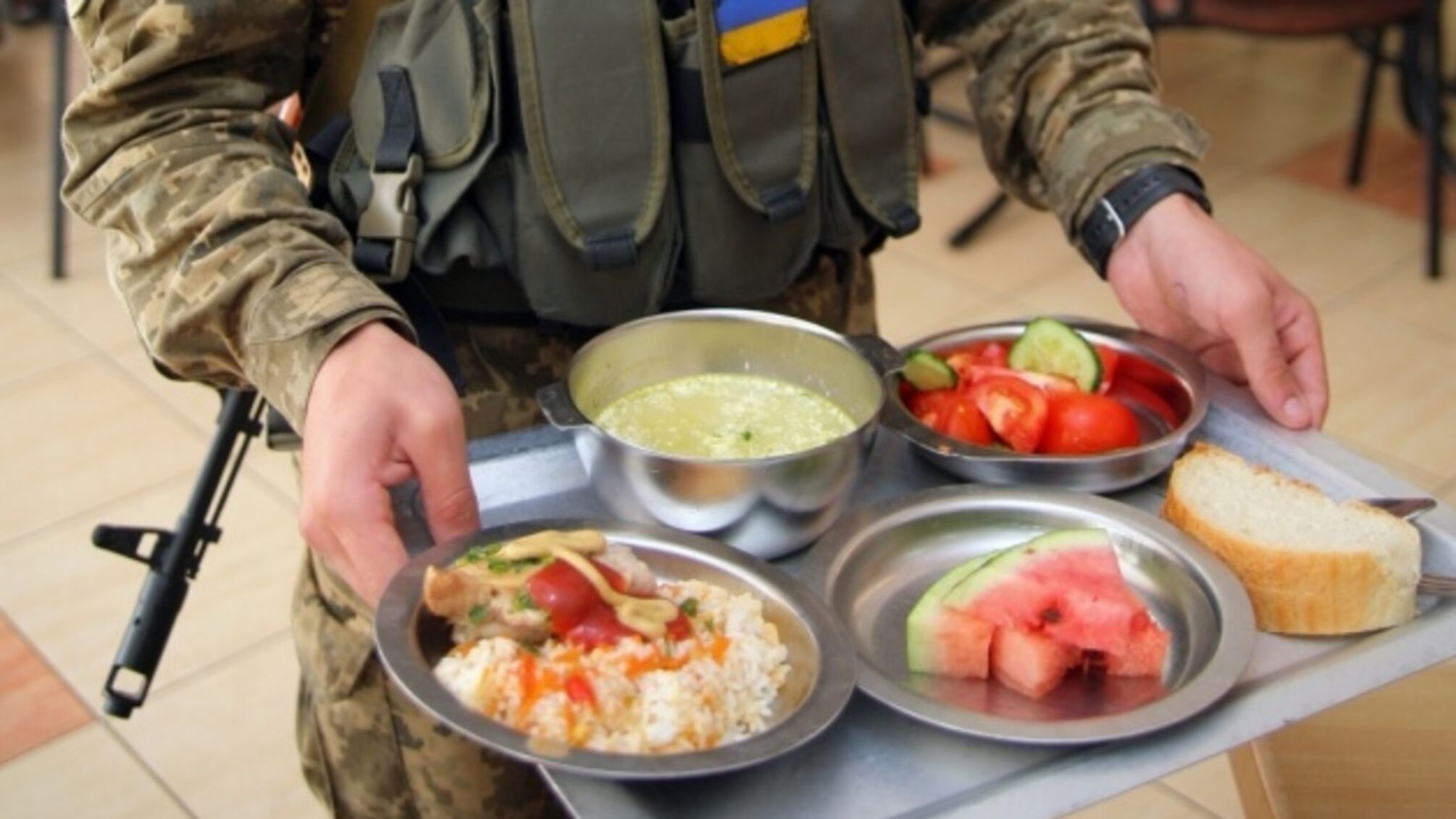 Українських військовослужбовців хотіли нагодувати 362 тоннами неякісних продуктів: у Міноборони заблокували тендер