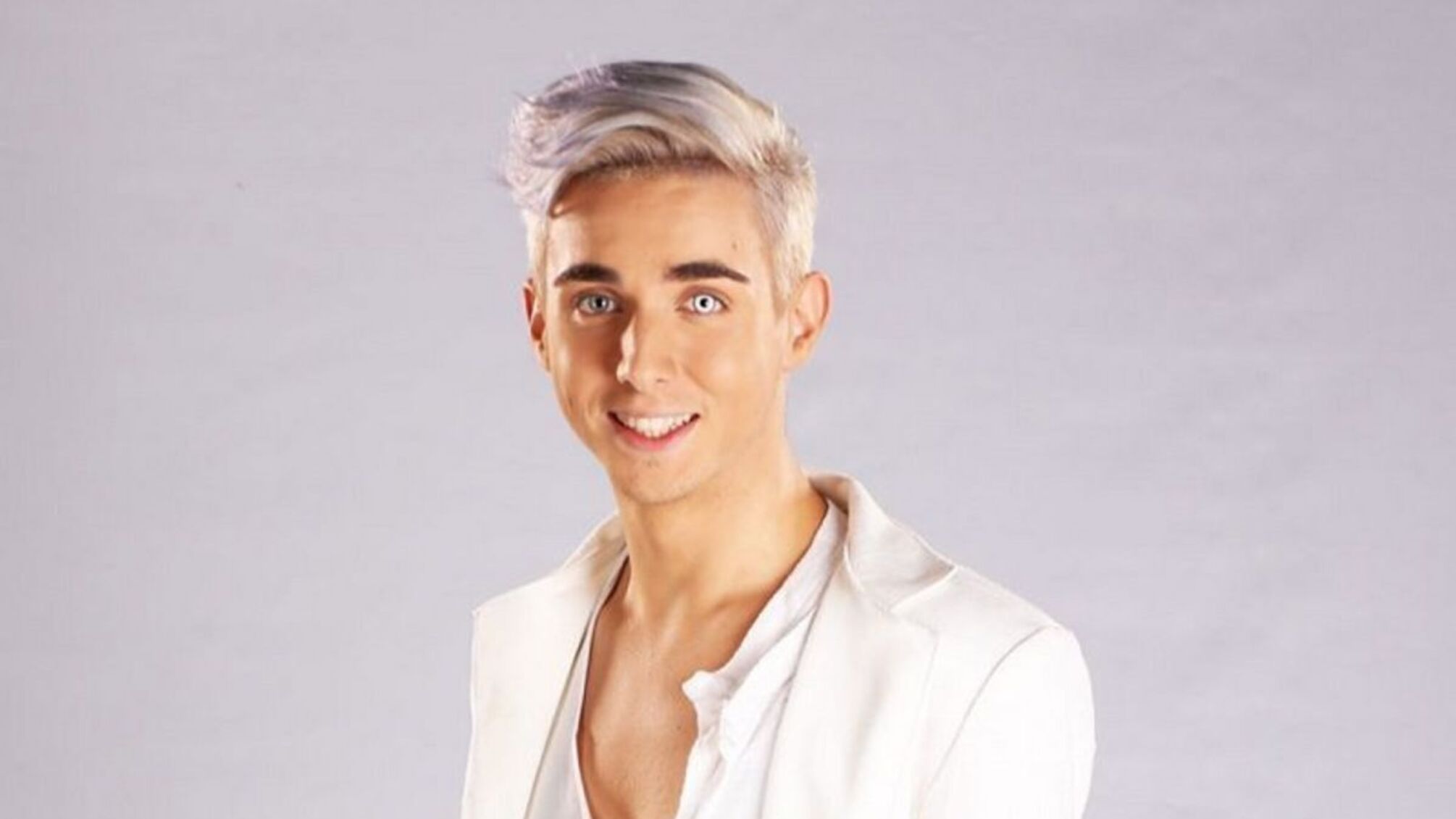 Співак змінив образ заради обкладинки до нової пісні