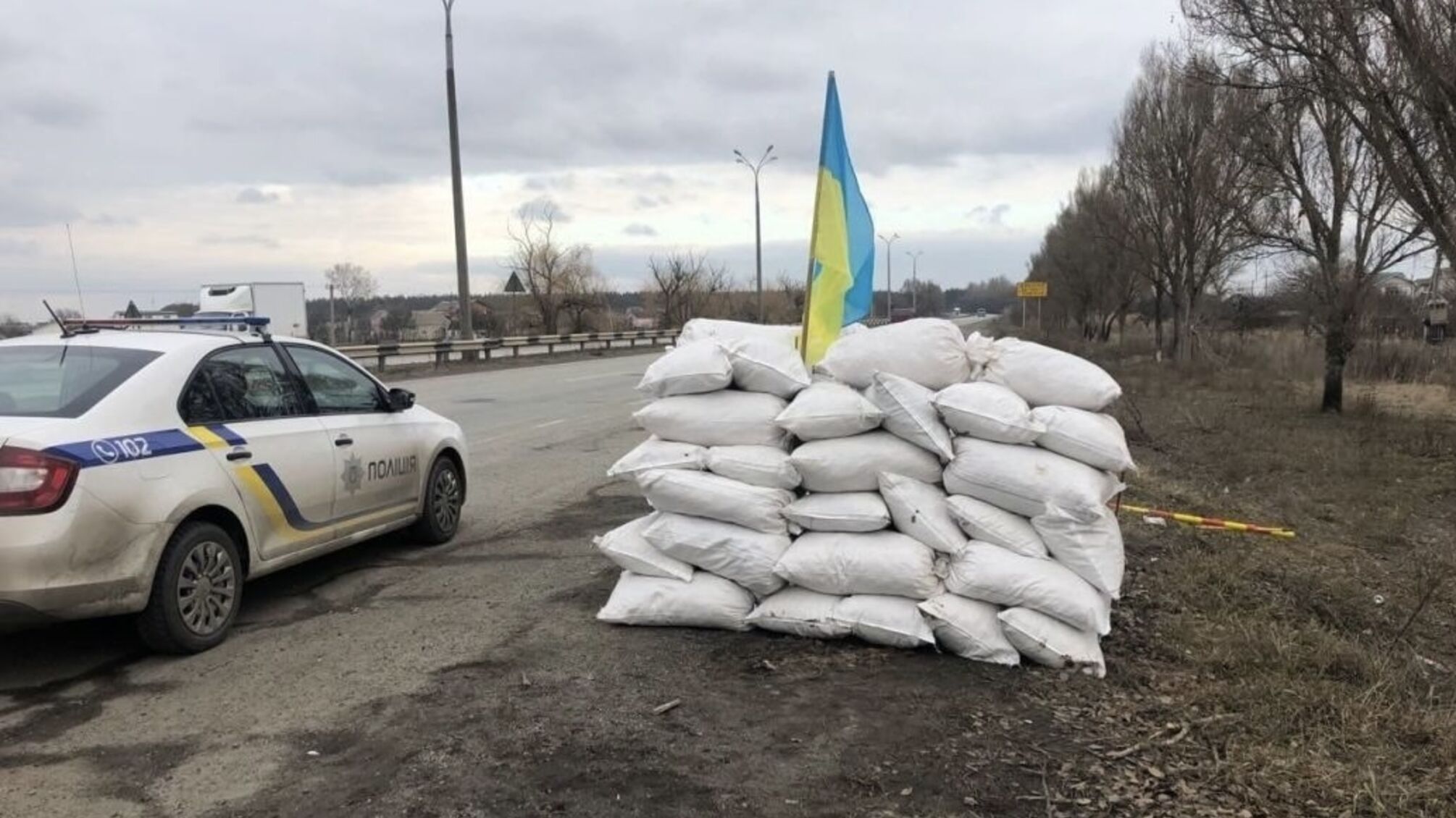 На блокпості чоловіка забрали до ТЦК, а дружину з дитиною залишили на трасі