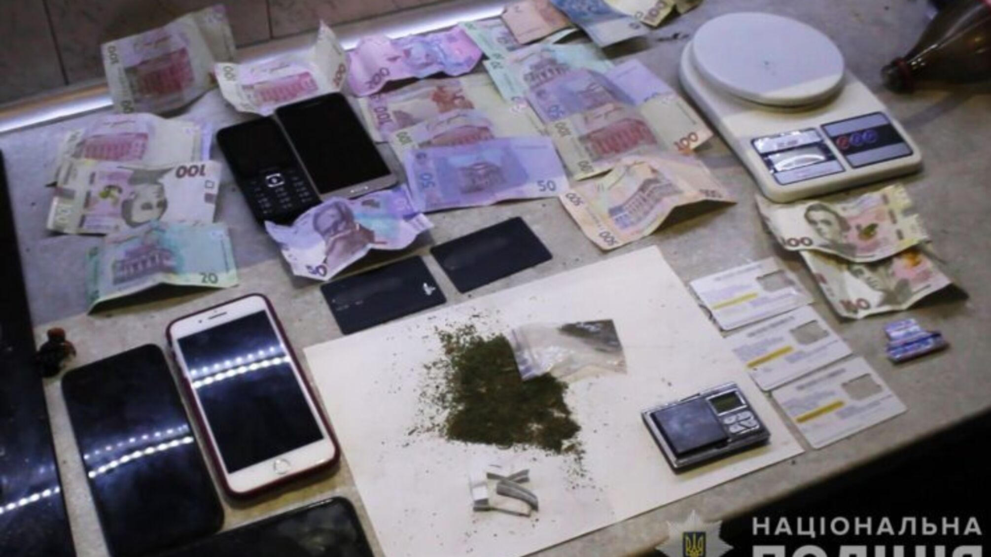 У Запоріжжі поліцейські ліквідували наркоугруповання зі щомісячним прибутком у мільйон гривень
