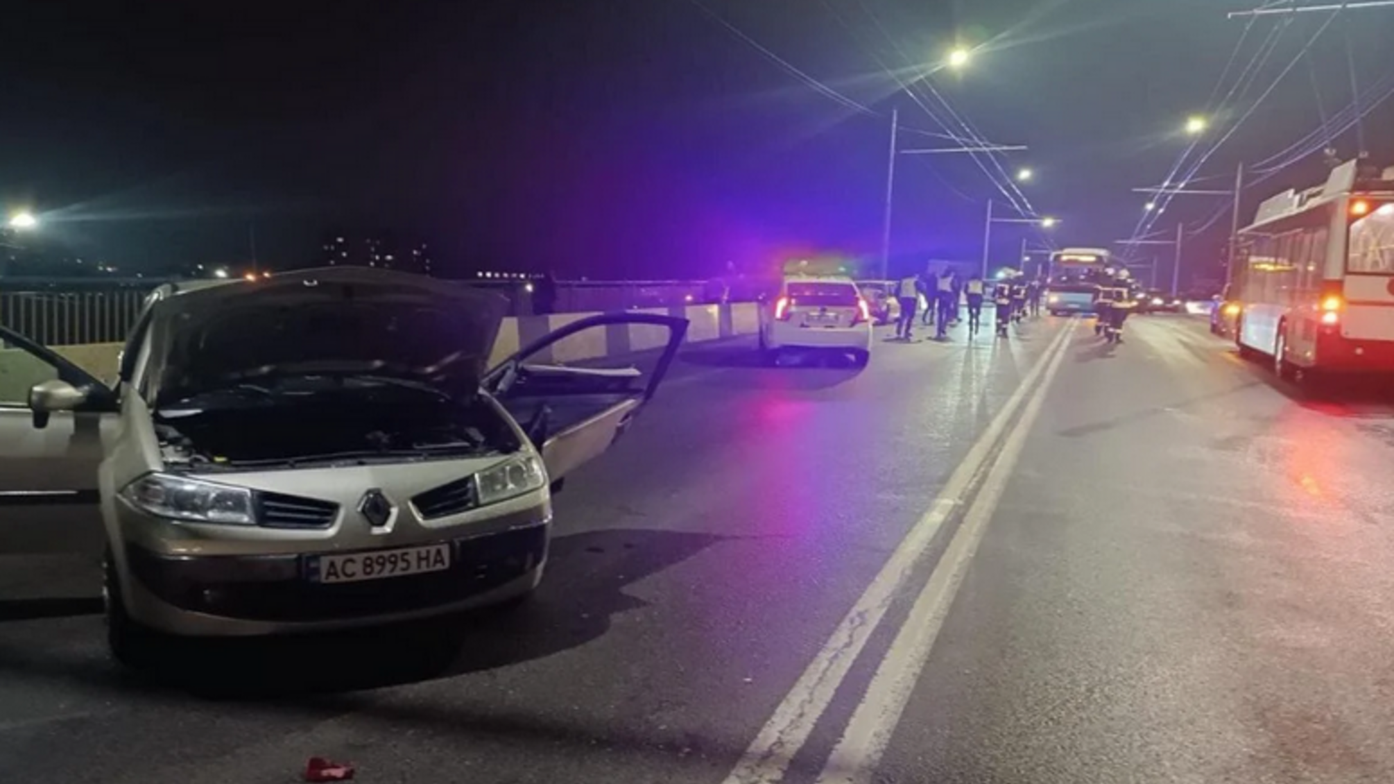 Из-за гололеда: в Луцке произошло масштабное ДТП с сразу 10 автомобилями