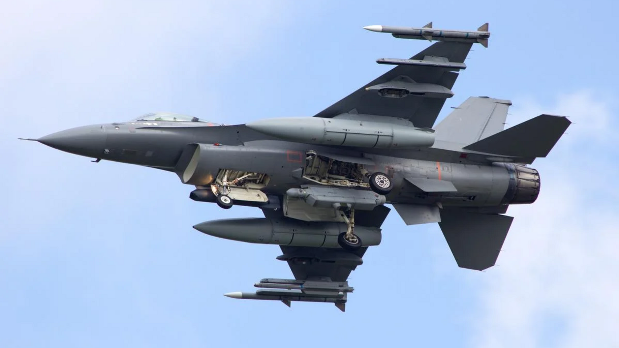 Польша снова запускала истребители F-16 во время утренней ракетной атаки на Украину