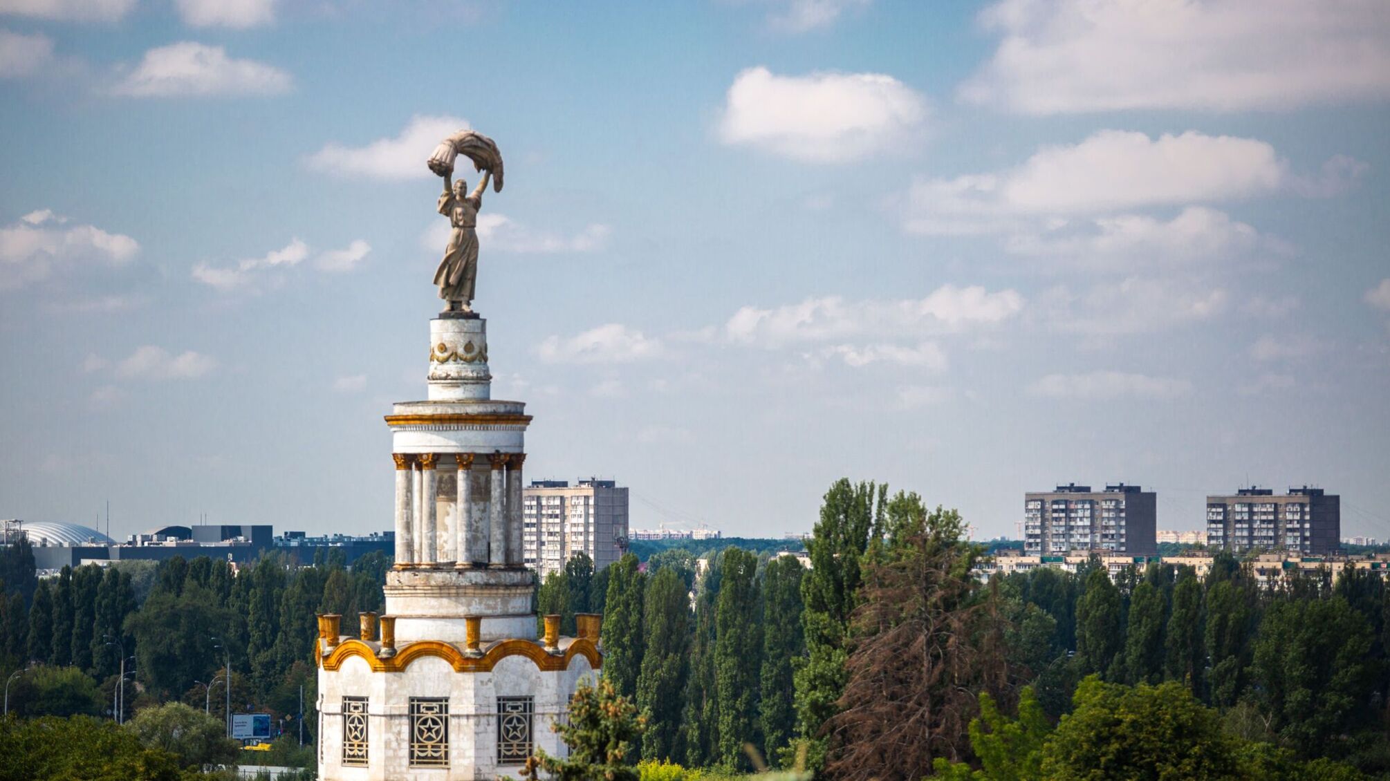 Міське життя і спокій лісу: у Києві відкривають глемпінг 'Намети' (подробиці)