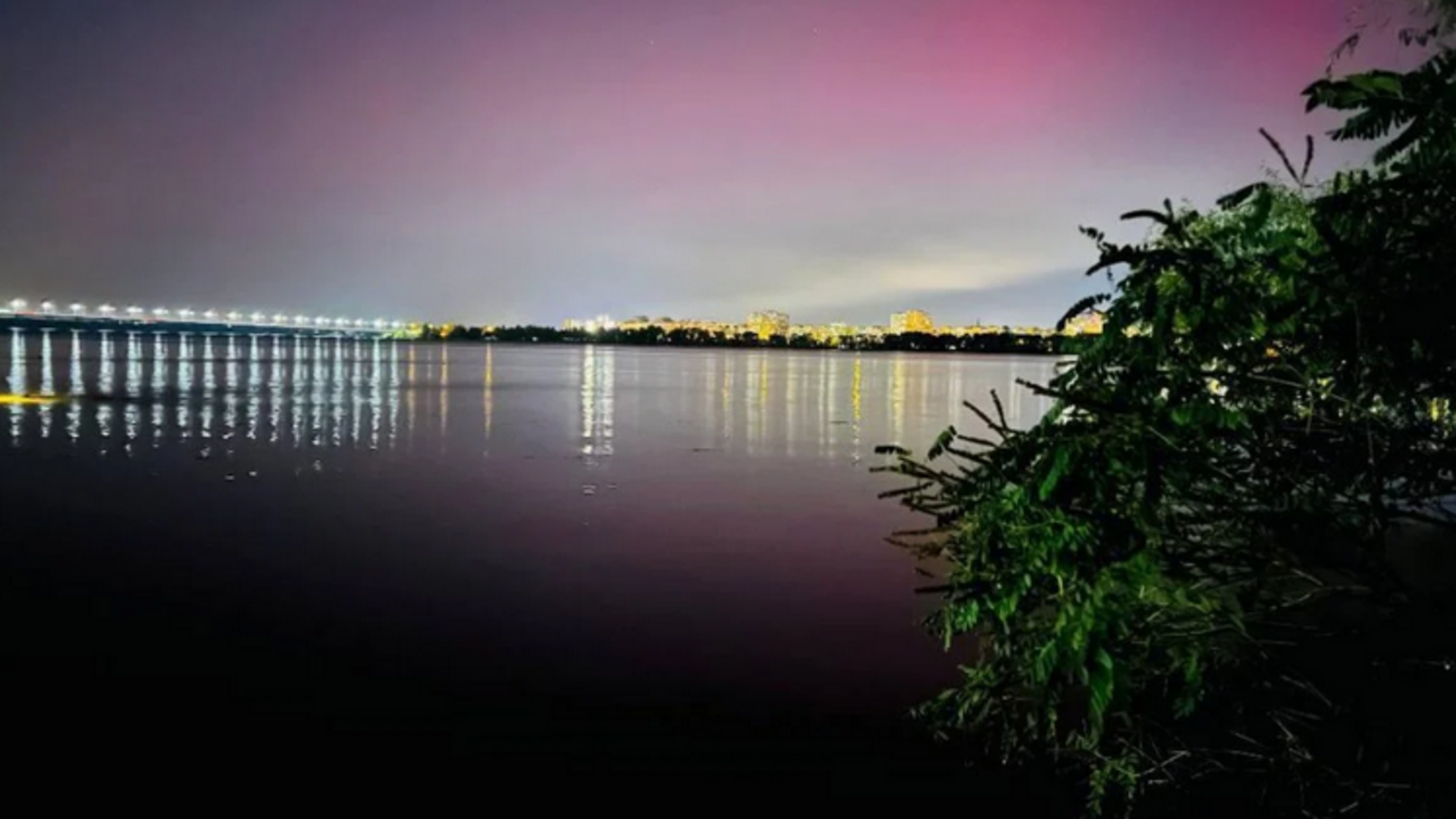 Полярное сияние осветило небо в разных уголках Украины