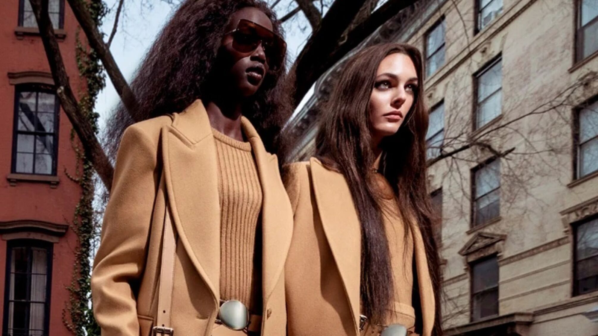 Яркие цвета и классические фасоны: что носить этой осенью