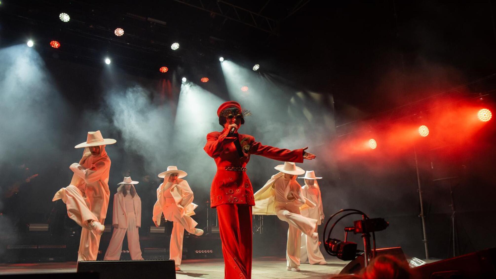 Настоящее возвращение: Klavdia Petrivna удивляет поклонников масштабным шоу в Галичине