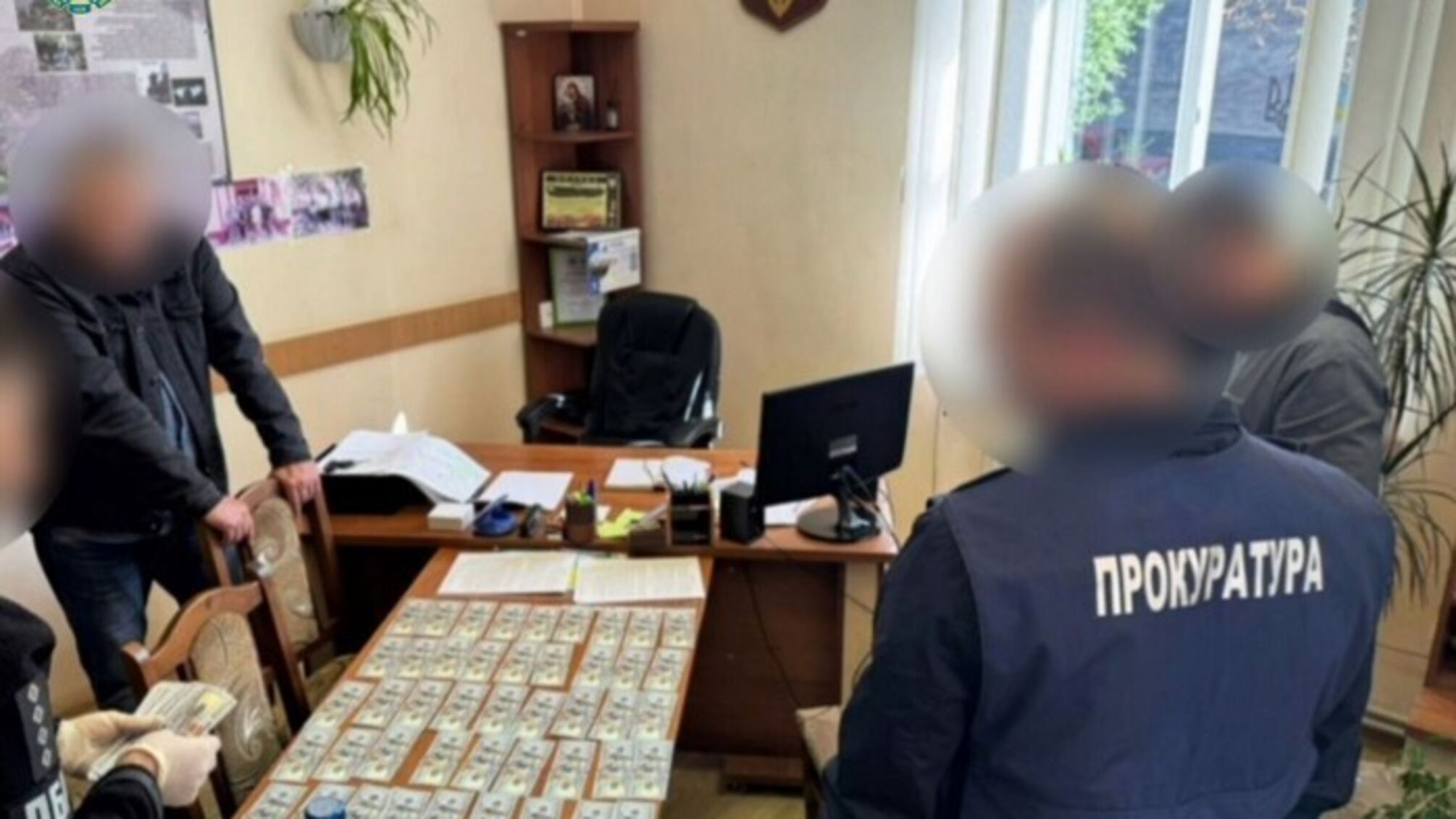 65 тыс долл. США за предоставление в аренду земель природно-заповедного фонда – разоблачен чиновник нацпарка на Буковин