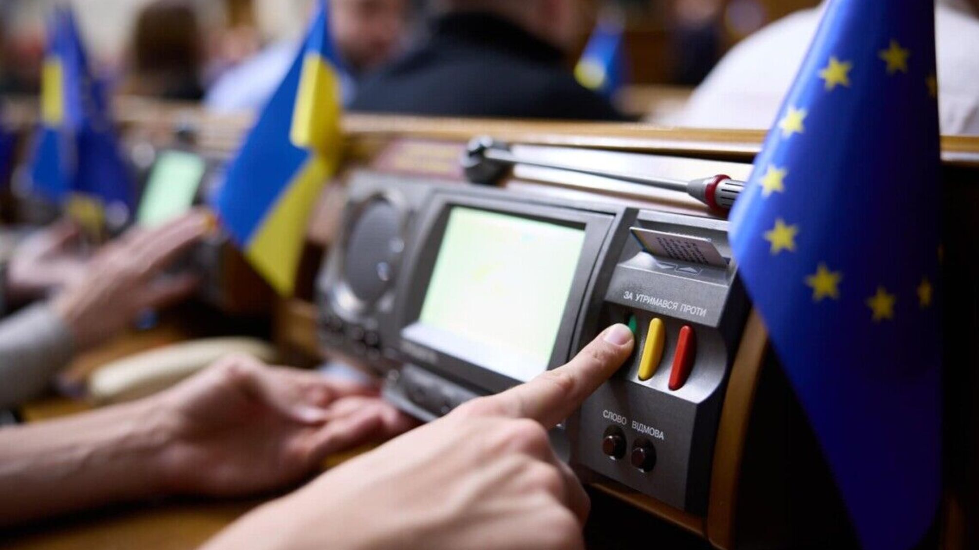 Закон про підвищення податків відправили на підпис Зеленському