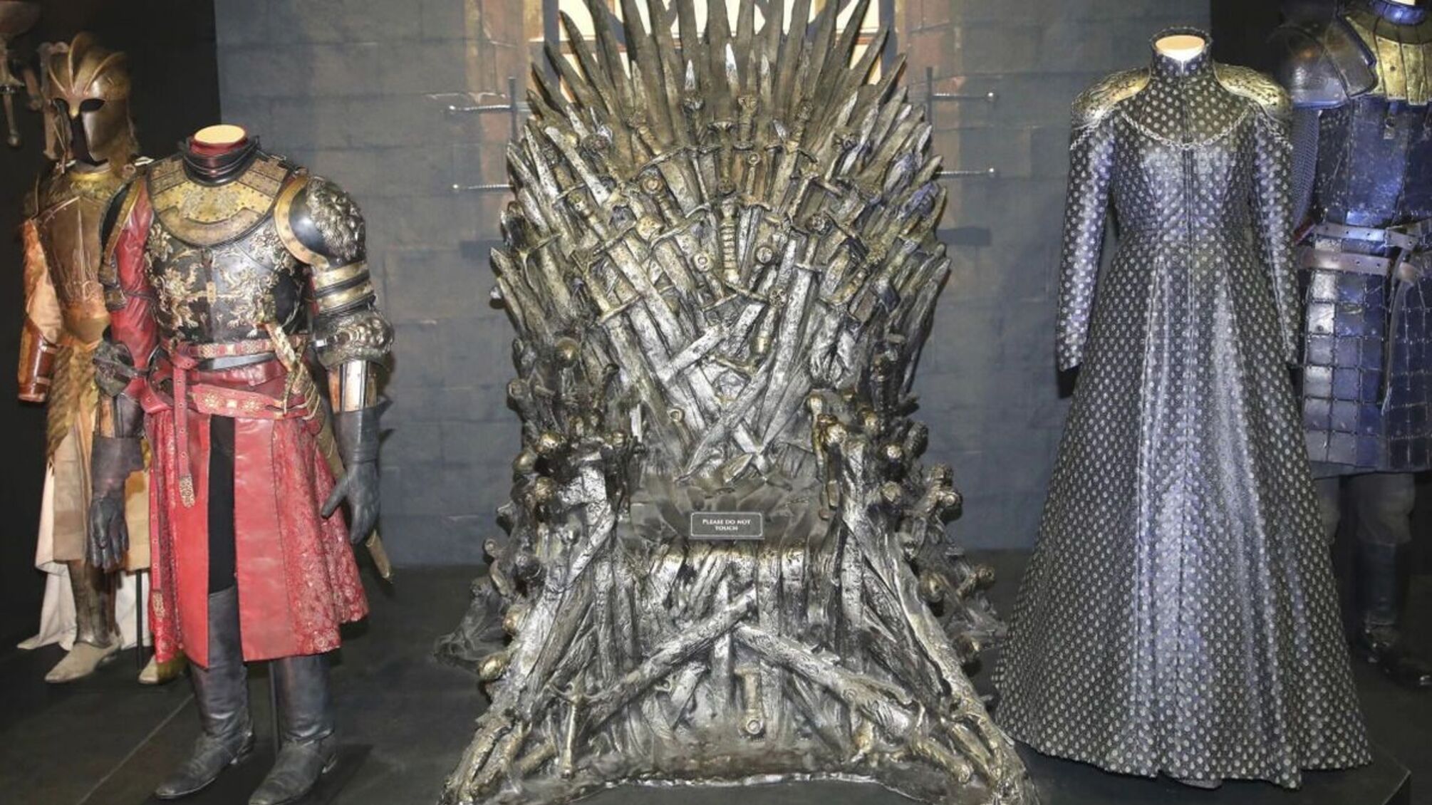 Меч Джона Сноу та обладунки Джейме Ланністера пішли з молотка за сотні тисяч доларів