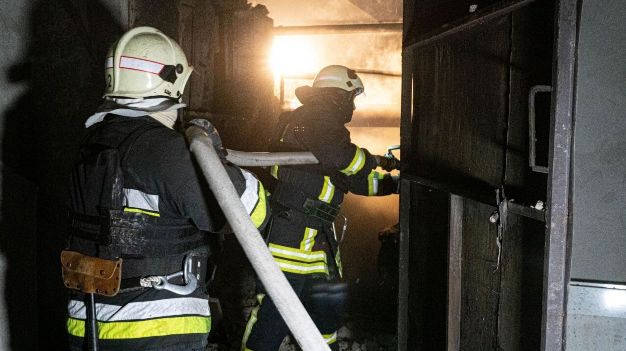 Вночі під час обстрілів на Тернопільщині промисловий об'єкт постраждав від атаки