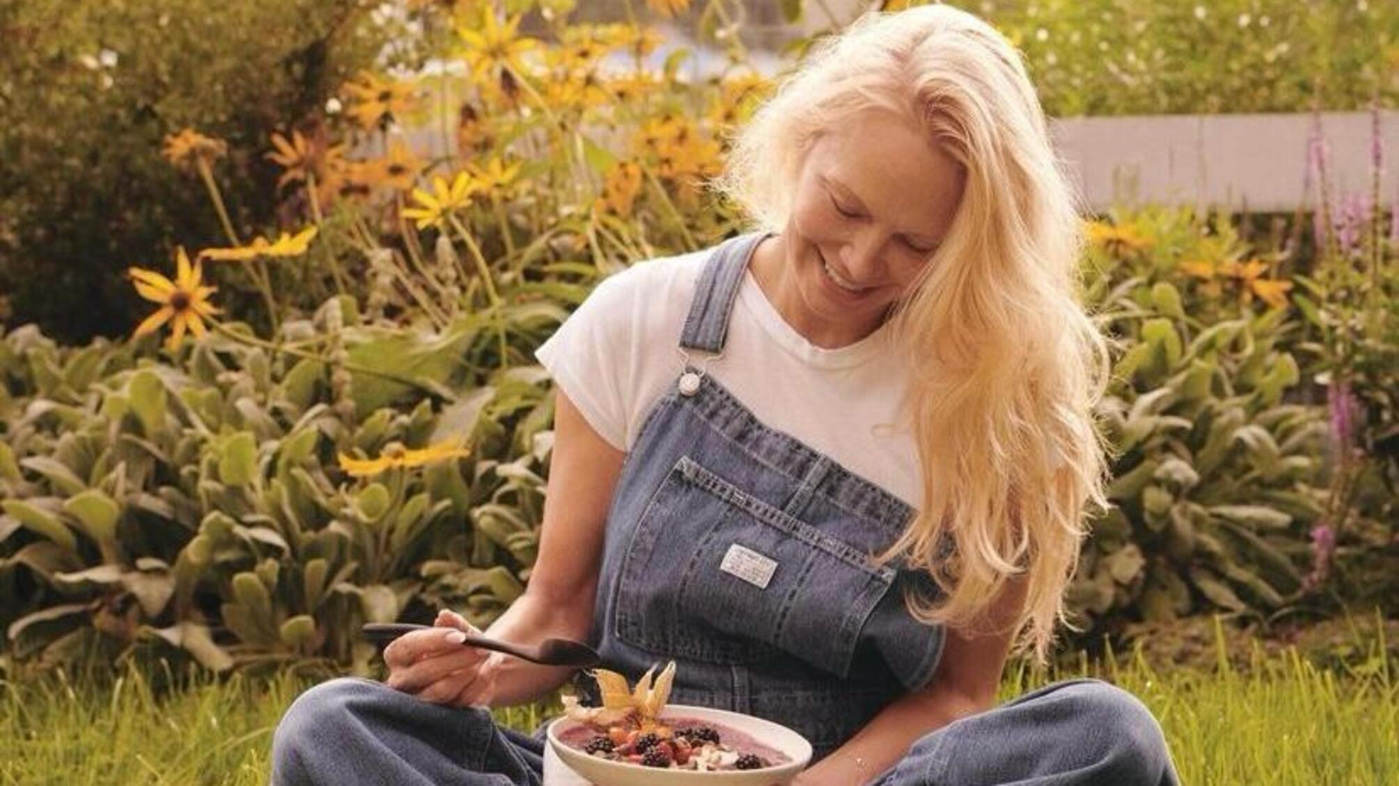 Памела Андерсон презентувала свою першу кулінарну книгу