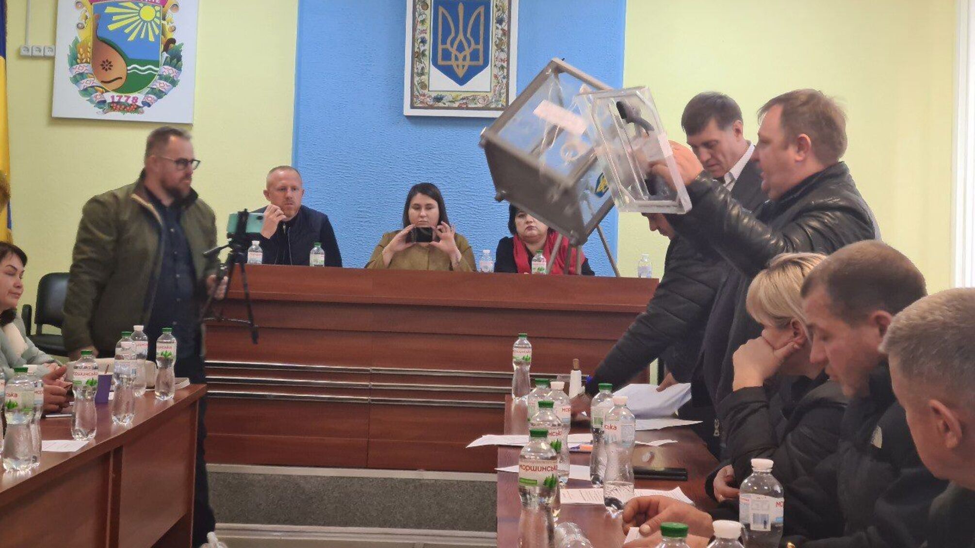 В Підгородному депутати одноголосно проголосували за недовіру міському голові