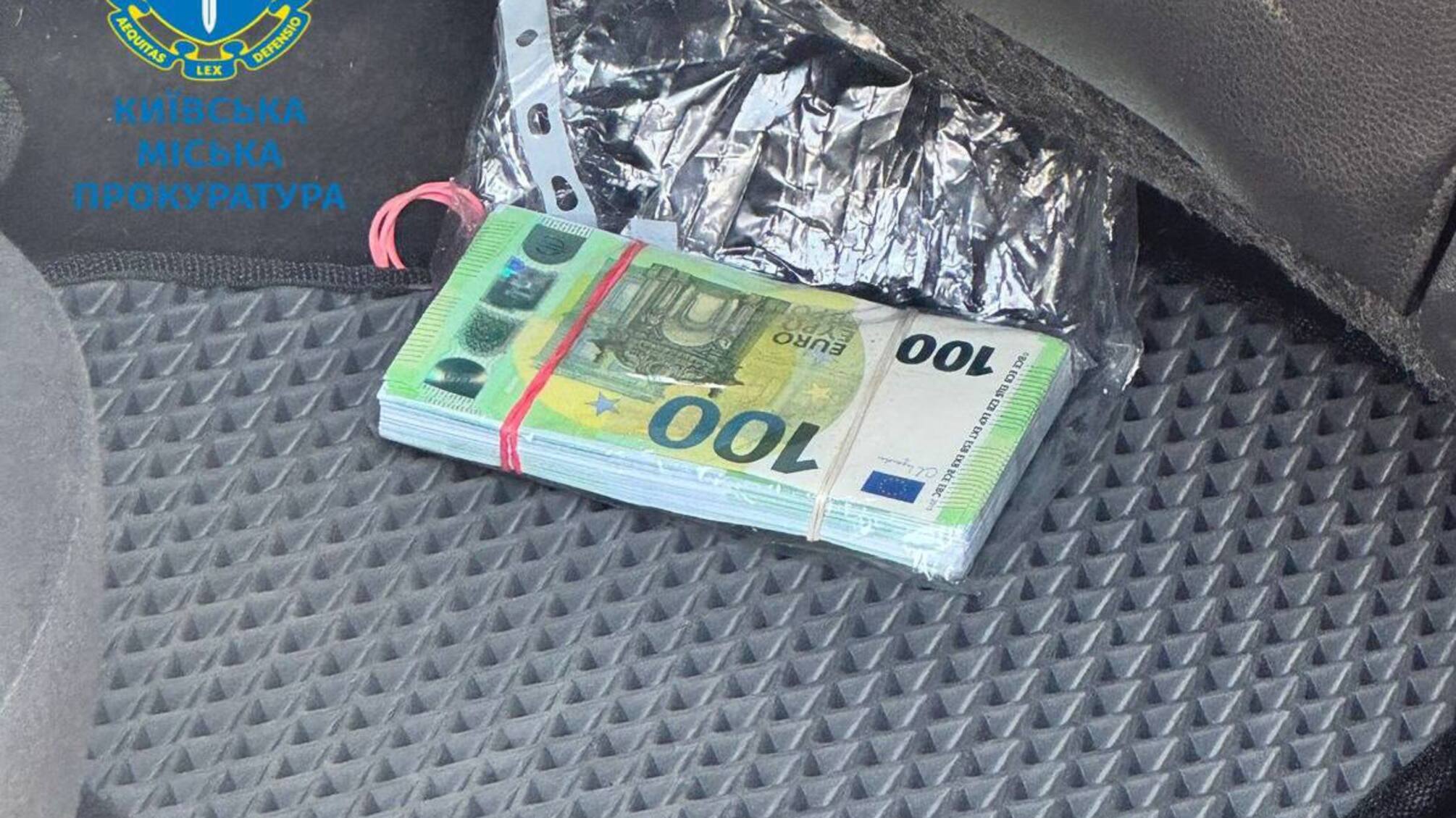 48-летняя женщина за 11 тысяч евро 'помогала' мужчинам пересечь госграницу