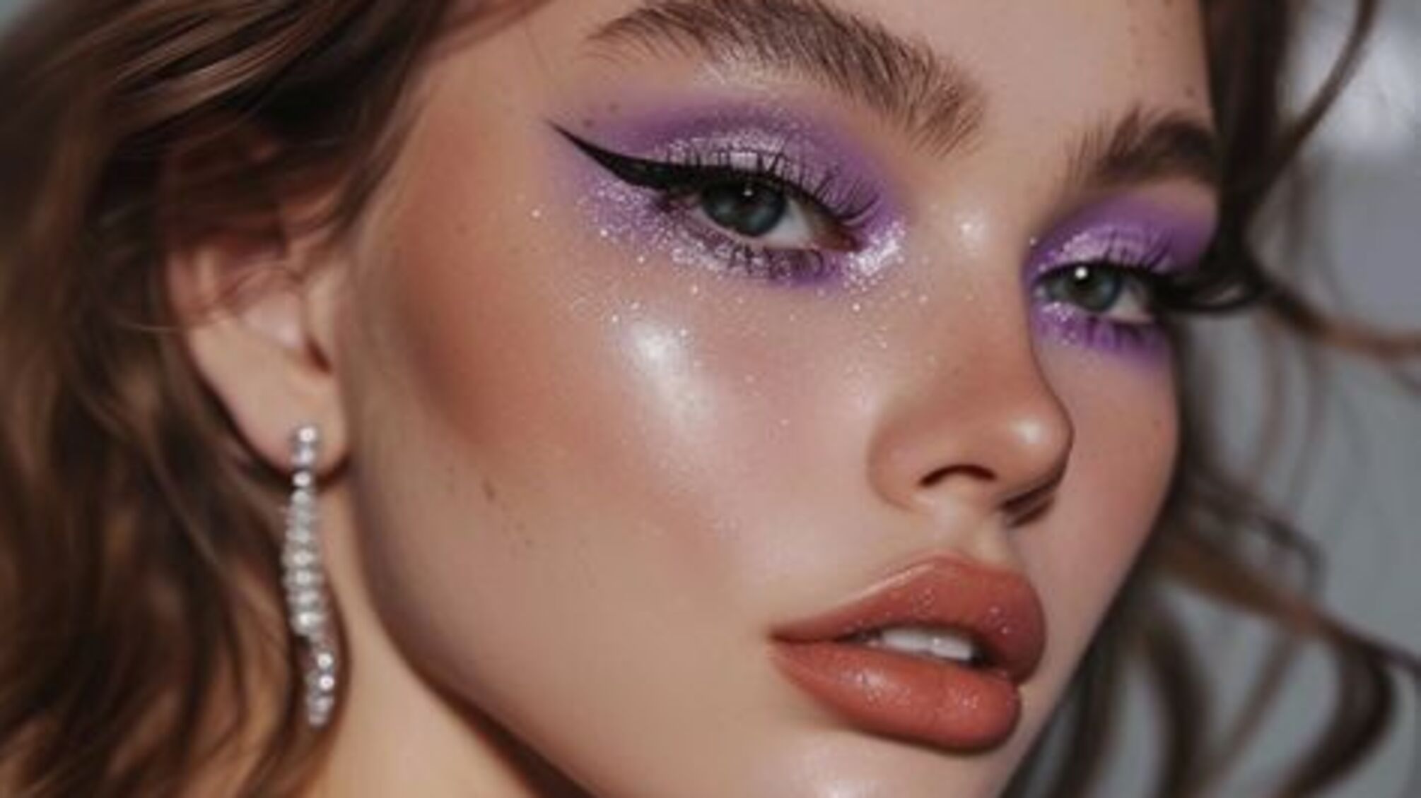 Новорічний макіяж 2025: п'ять трендових образів для свята