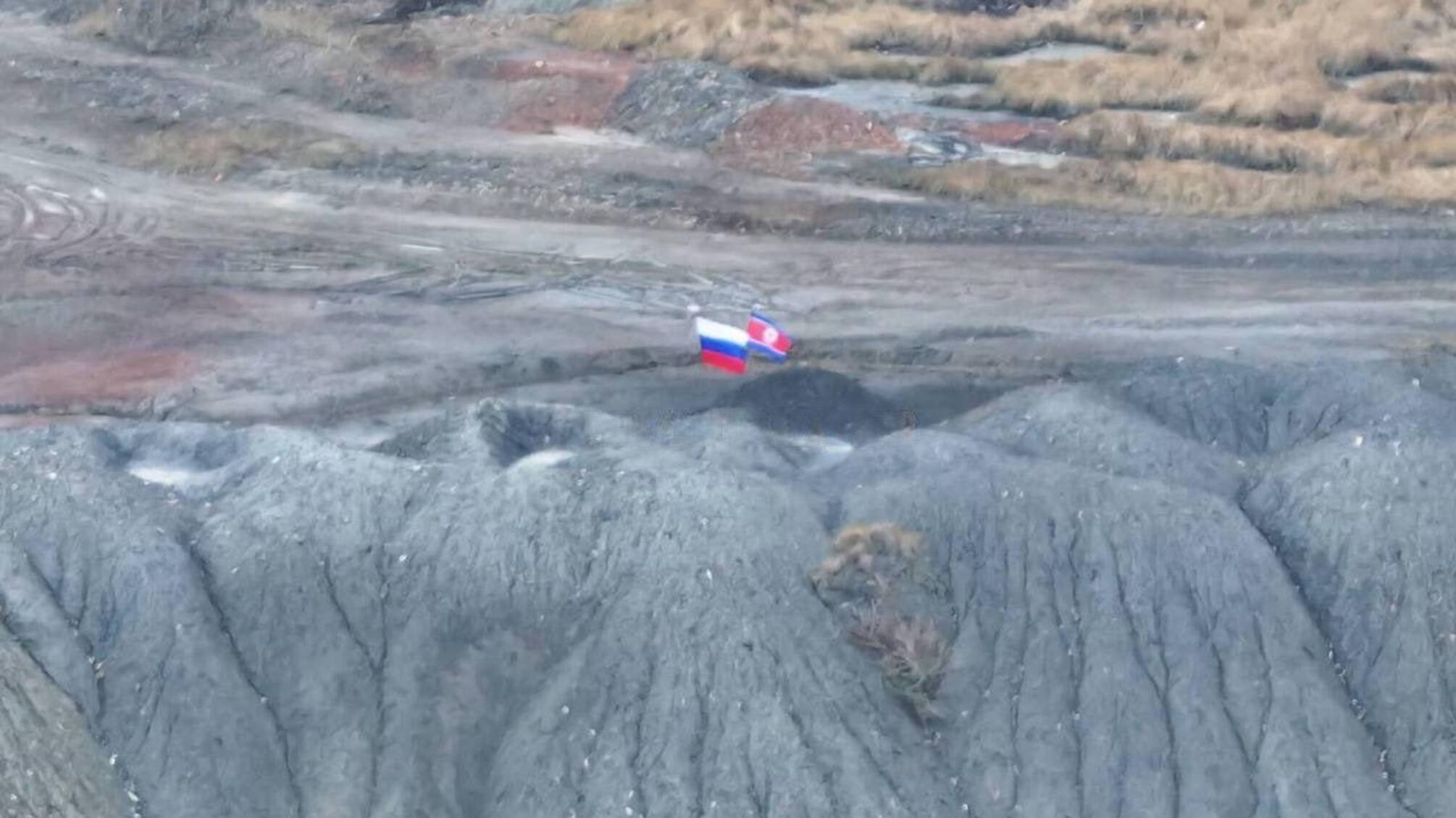 Флаги КНДР появились в оккупированных селах Донецкой области, – медиа