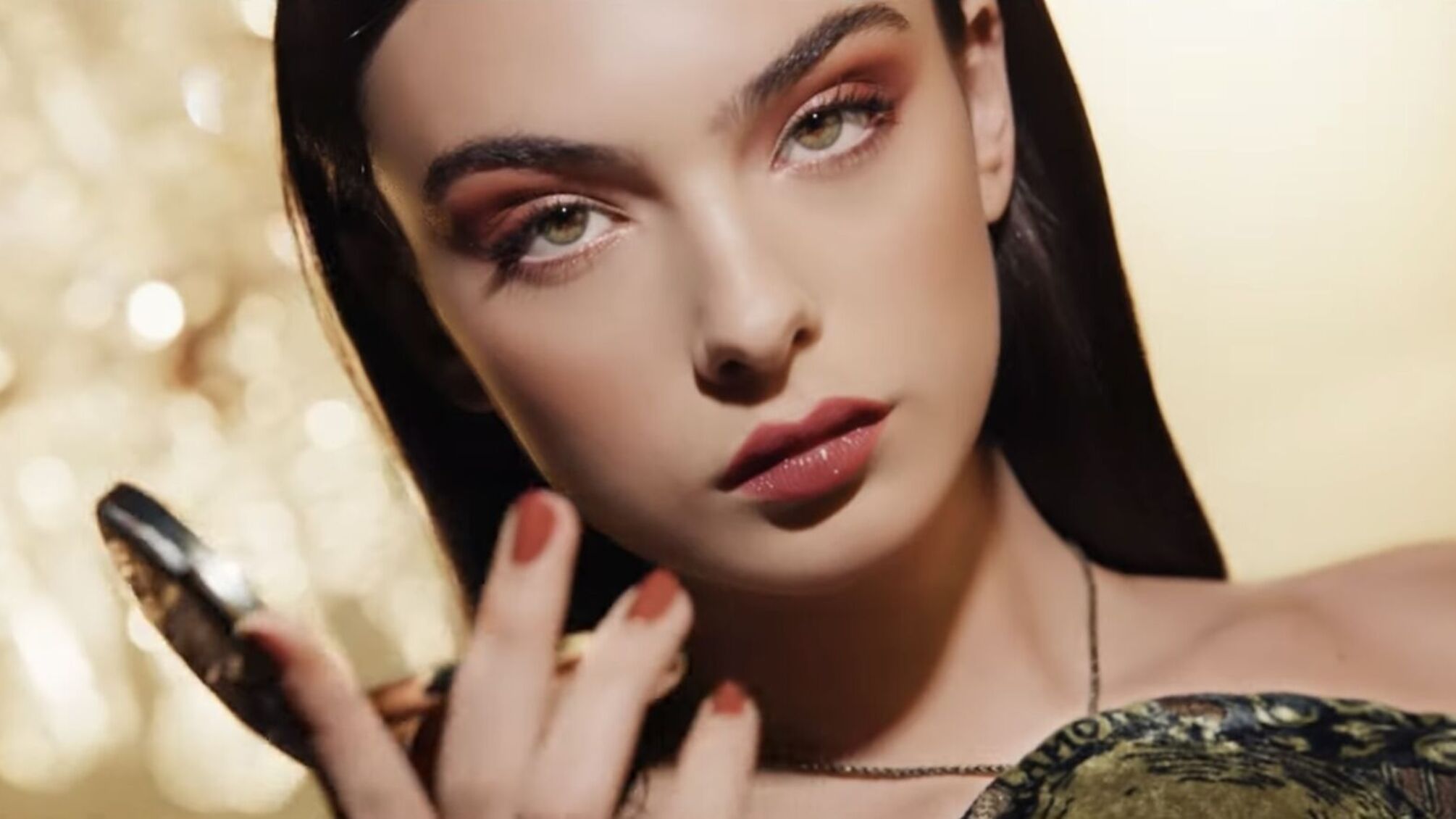 Dior запустив святкову кампанію за участю Ані Тейлор-Джой та Деви Кассель