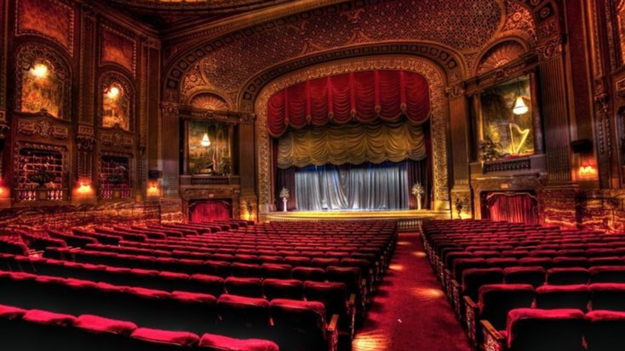 25 жовтня — день, коли опера лунає в усьому світі