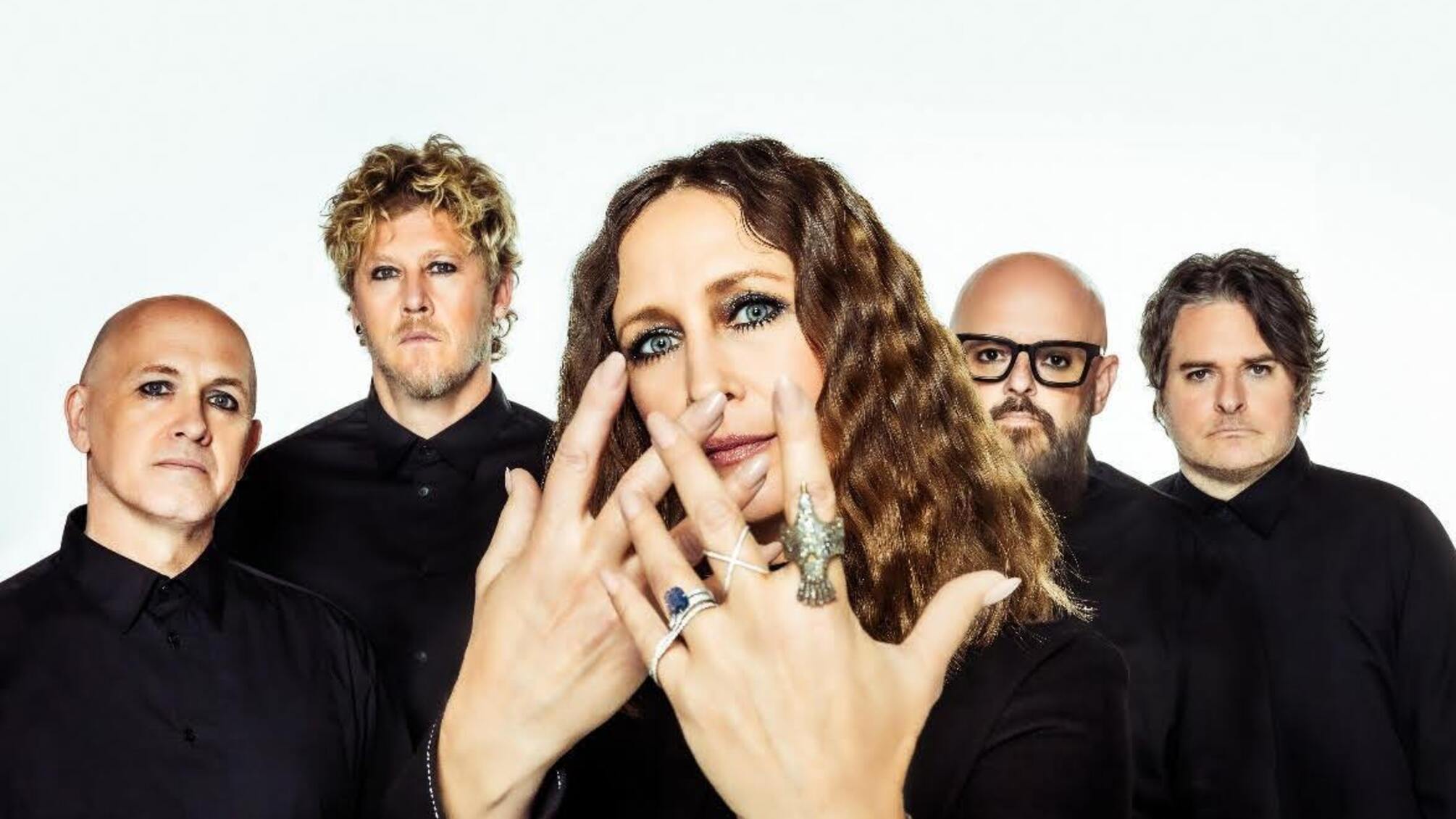 Віра Фарміга присвятила перший кліп українському народу