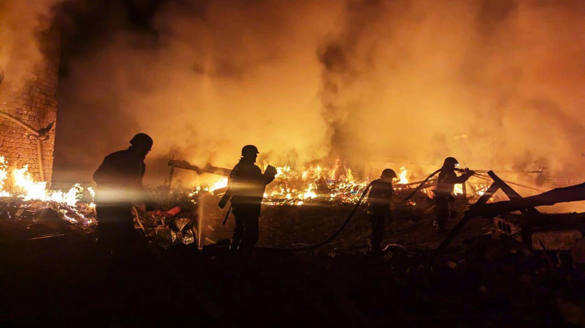 Атака дронов в столице: в Соломенском районе пожара, госпитализированы пострадавшие