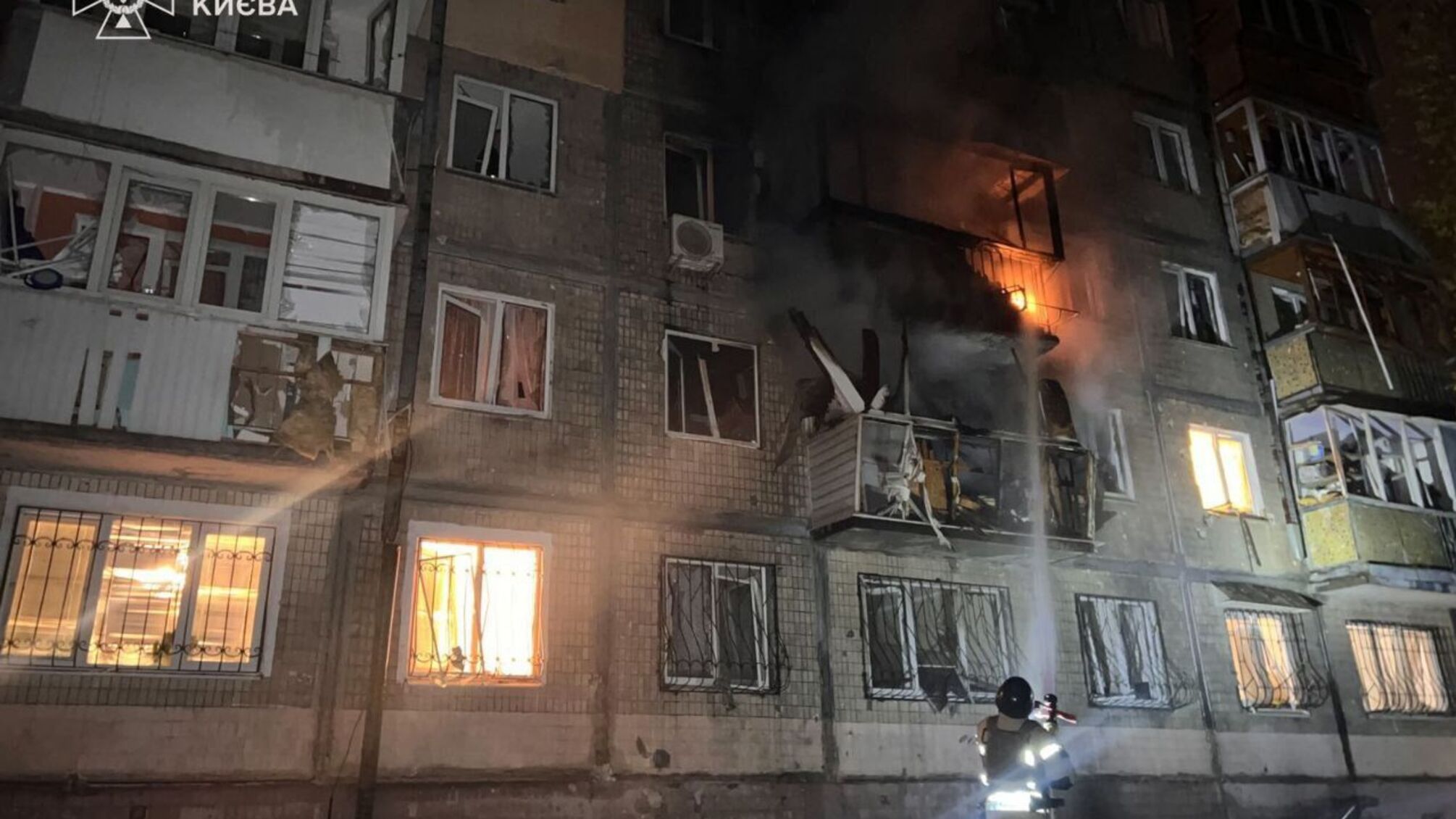 Масована атака рф на Київ: через обстріл евакуйовано житловий будинок