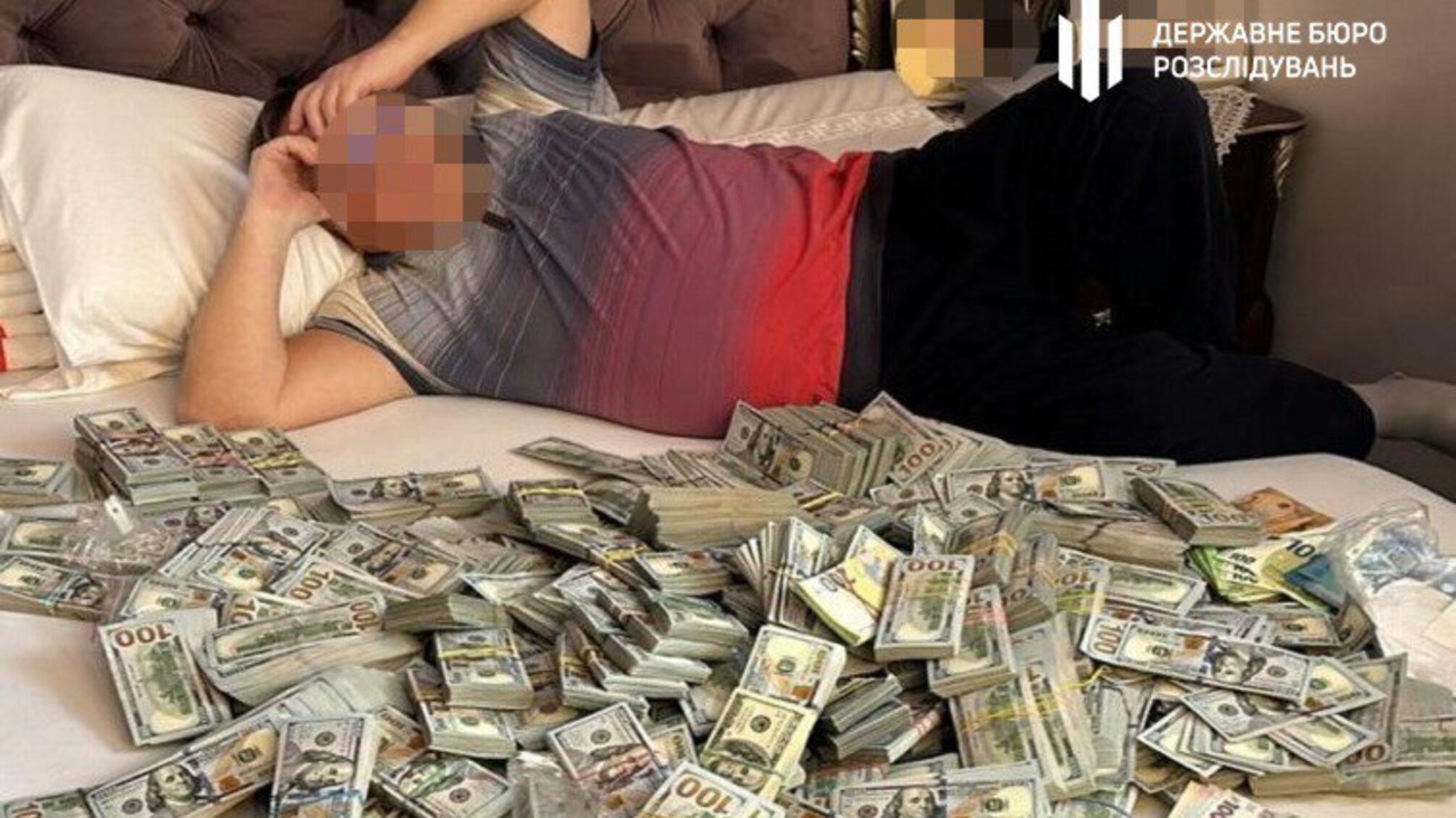 В Хмельницкой области ДБР разоблачило должностных лиц на незаконном обогащении на миллионы долларов