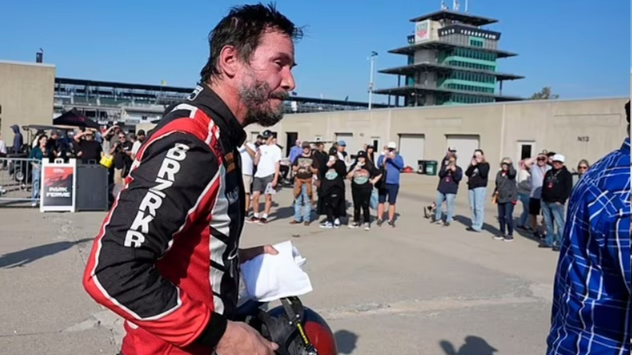 Кіану Рівз фінішує 25-м у своїй дебютній гонці на автодромі Індіанаполіс