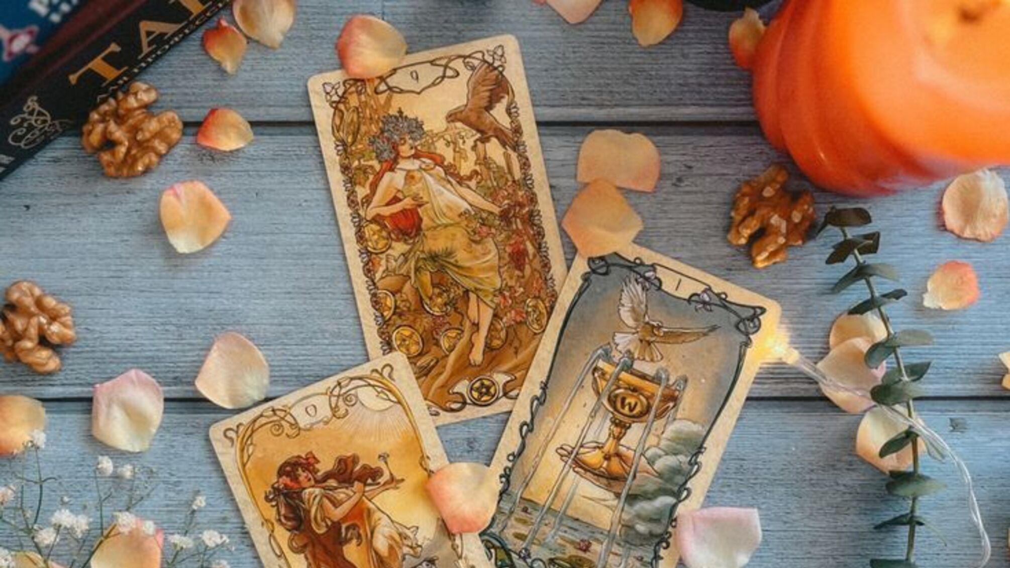 Розклад таро: що зірки віщують різним знакам зодіаку 7 жовтня